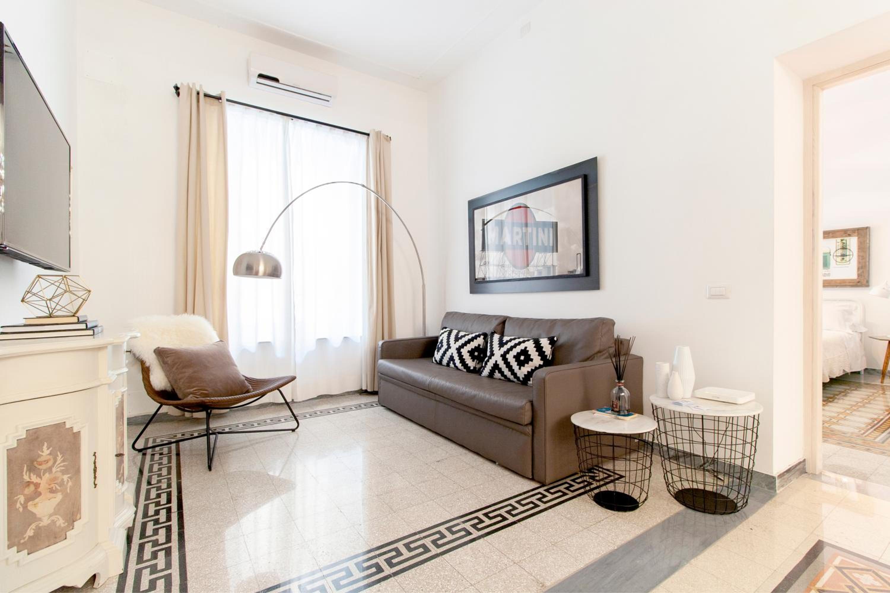 Modern Comfort, Poetic Charm