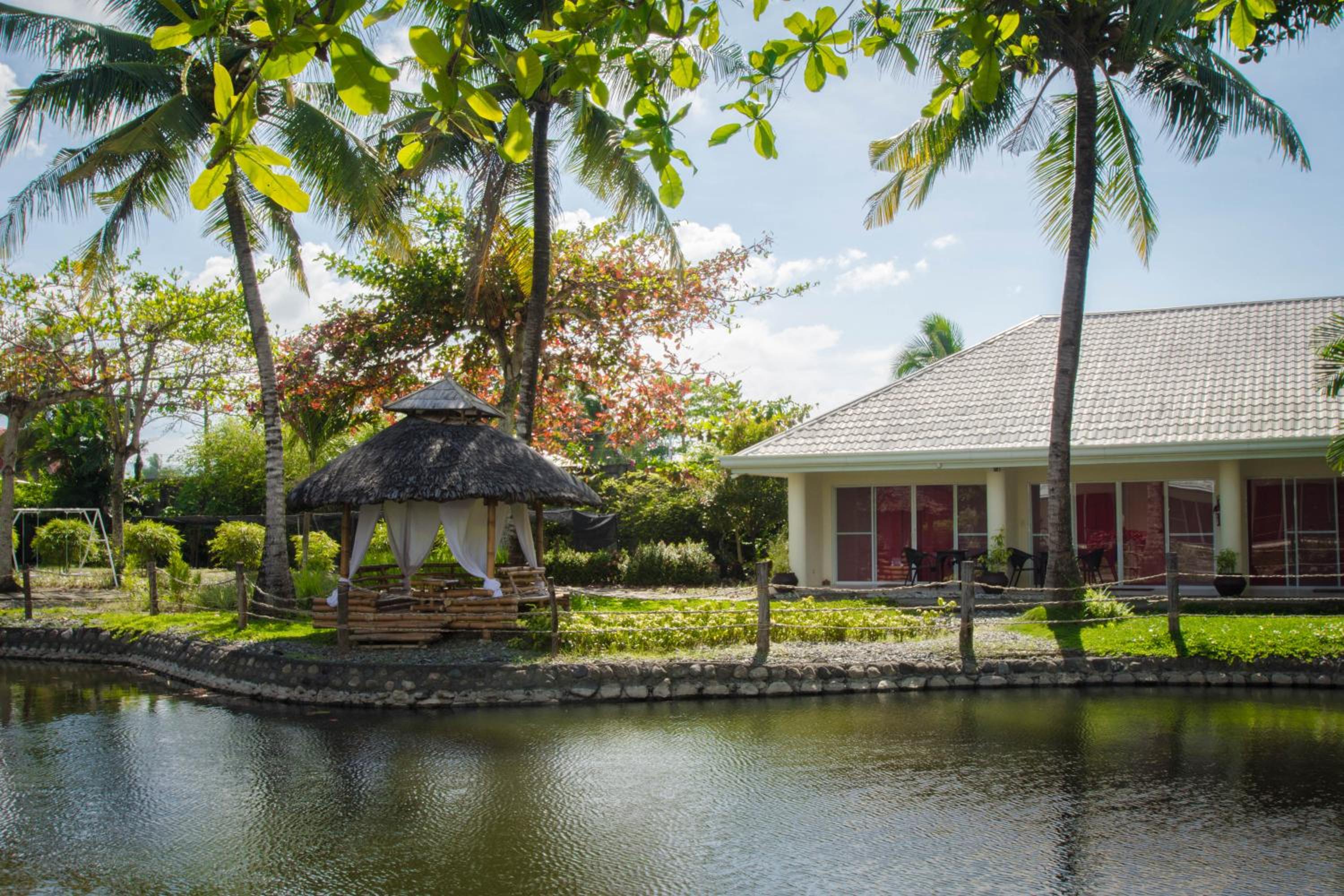 Almont Inland Resort