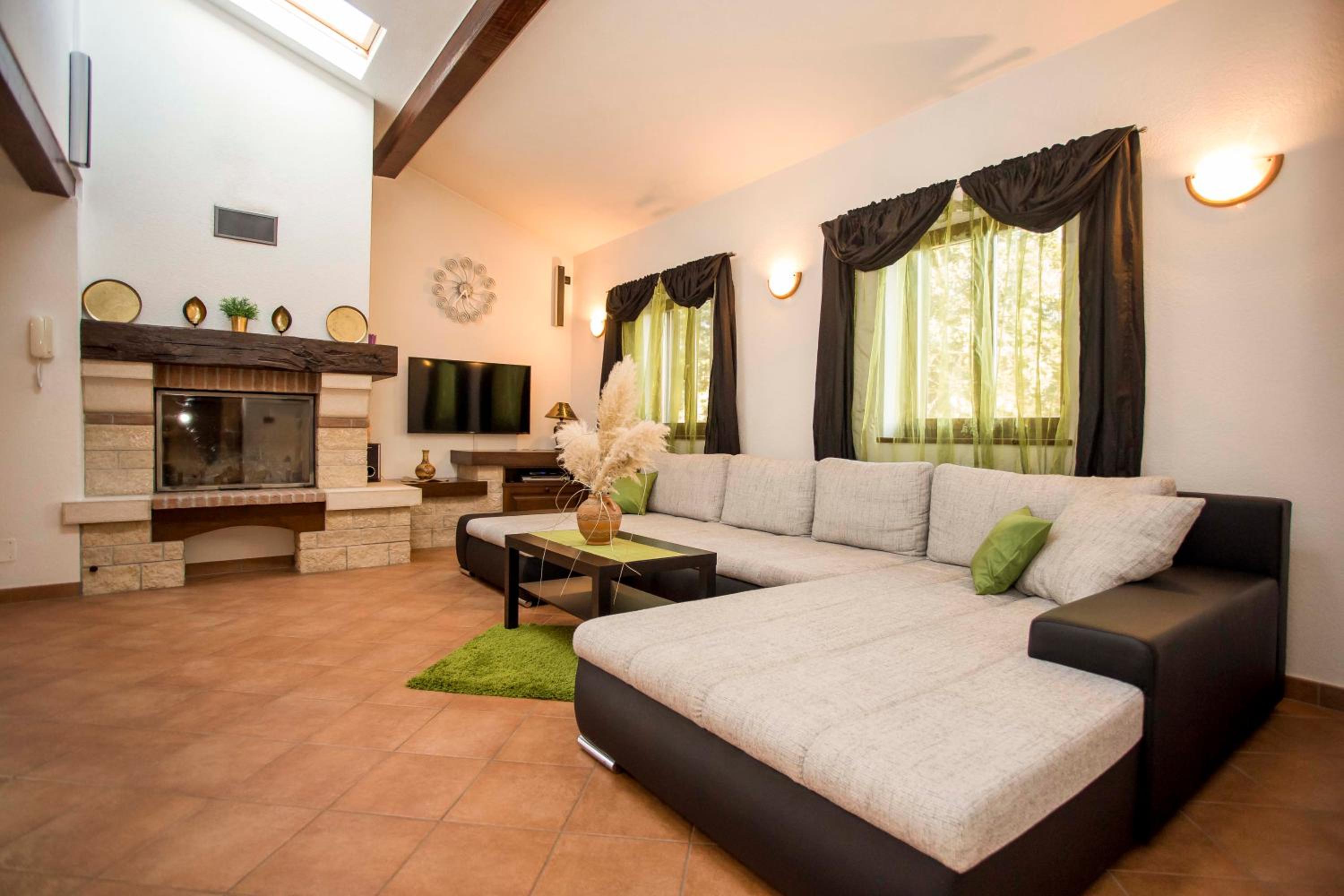 Holiday House Alex view 3