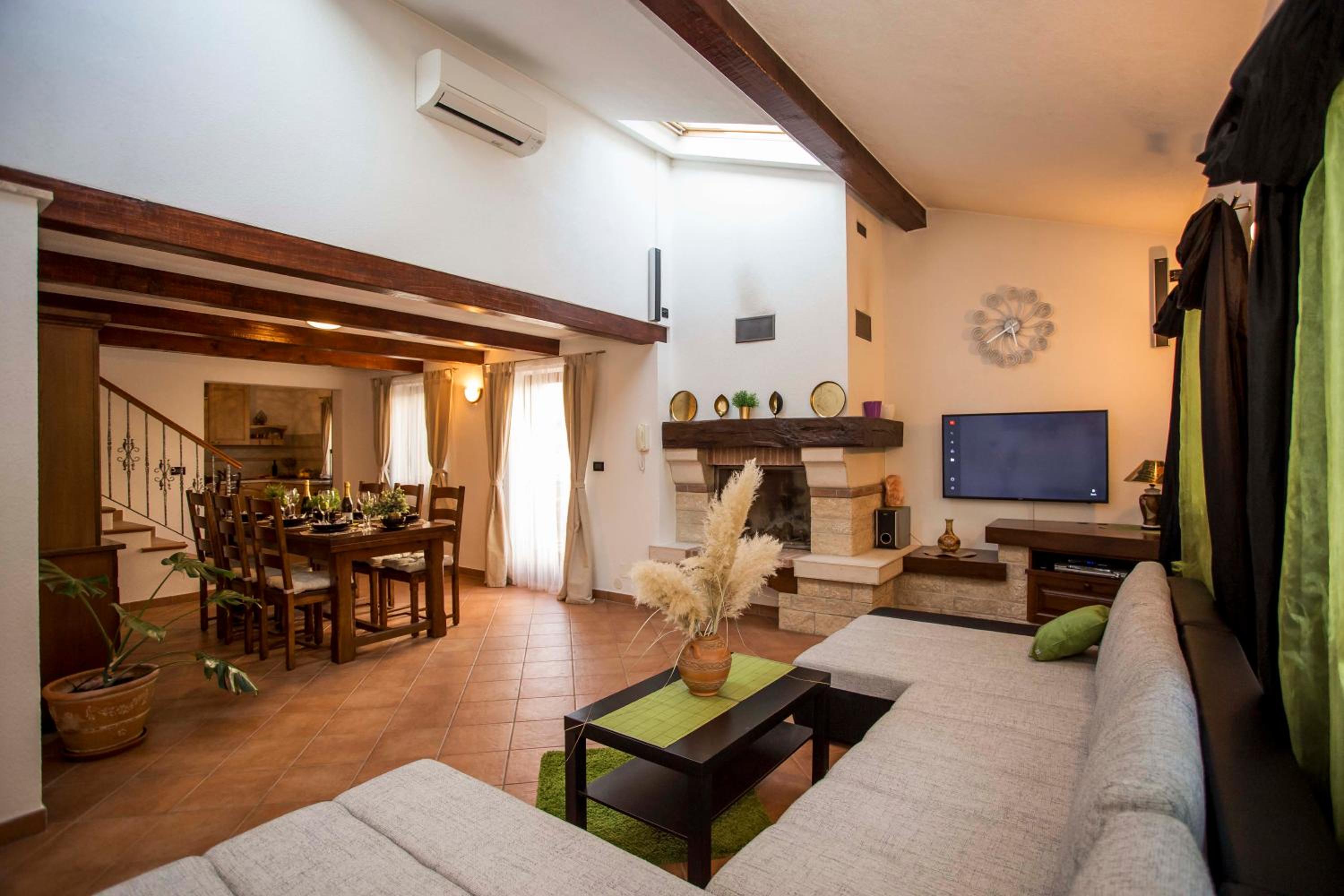 Holiday House Alex view 4