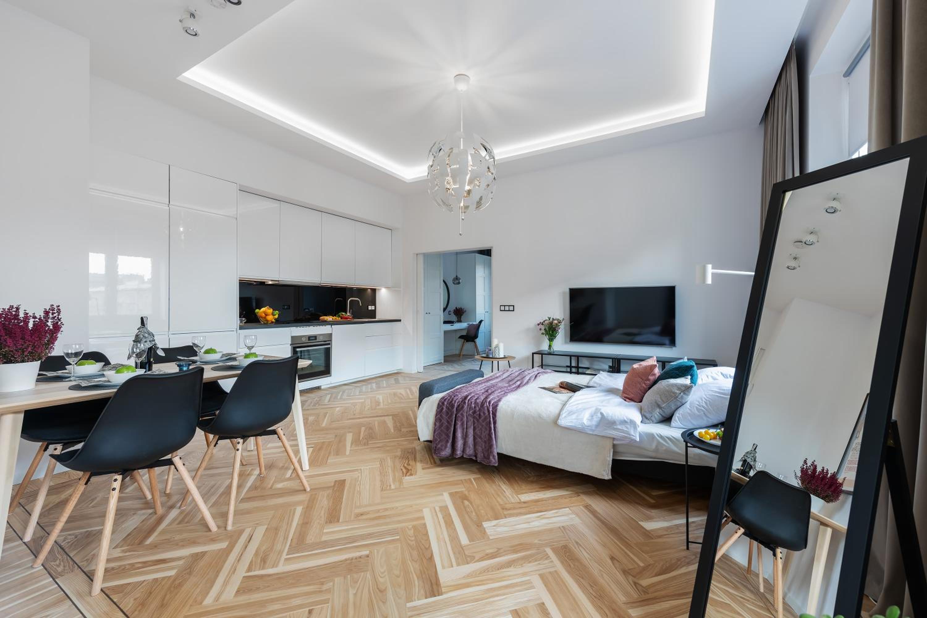 P&O Apartments Metro Politechnika on Zbawiciela Square