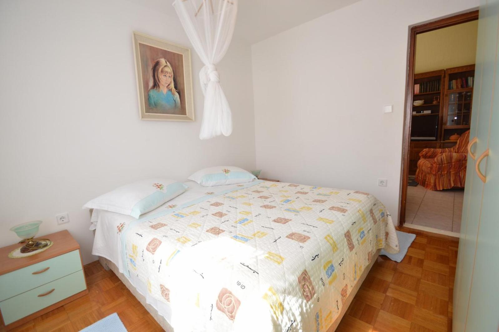 Franka 1 Apartment with terrace near the Beach, Artatore Mali Lošinj view 4