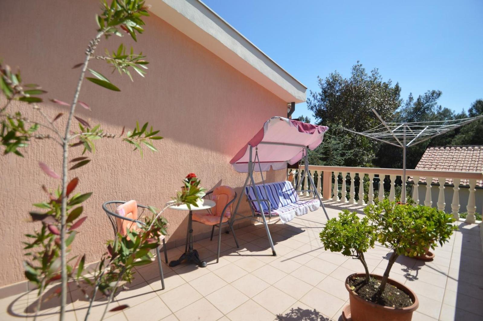 Franka 1 Apartment with terrace near the Beach, Artatore Mali Lošinj view 3