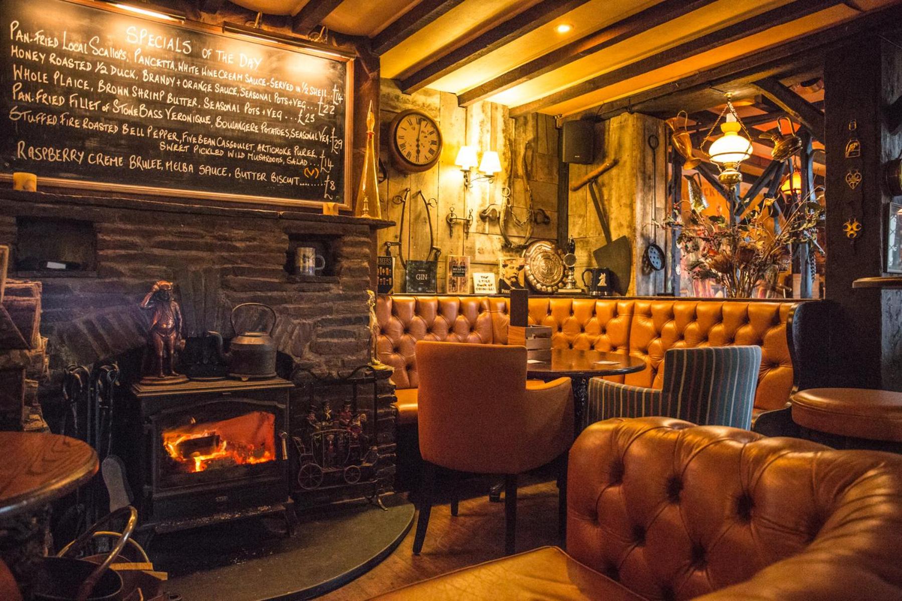 The Pickwick Inn & Oliver's Restaurant view 3