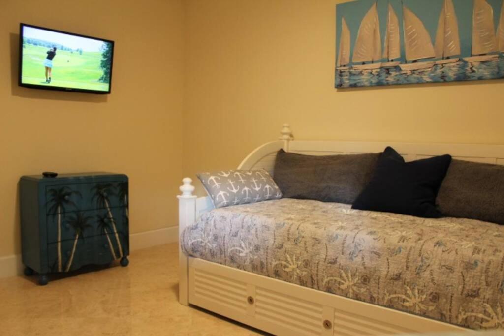 FULL TIME LIC Mgr - LUXURIOUS 3 BED 3 BATH OCEANFRONT SUITE - UPSCALE OCEANFRONT RESORT - INDOOR PICKLEBALL - SPEAKEASY! view 4