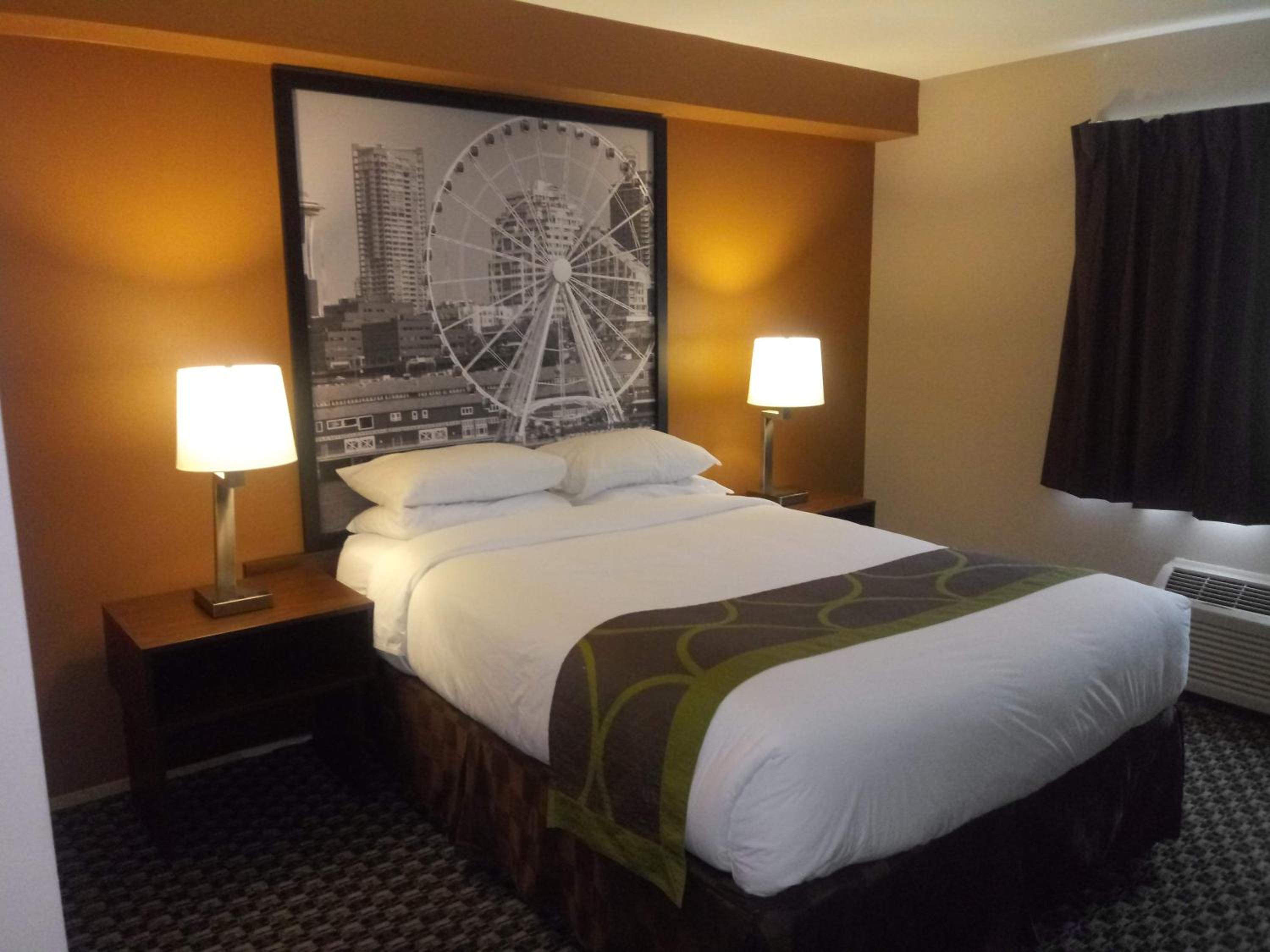 Super 8 by Wyndham Lynnwood view 3