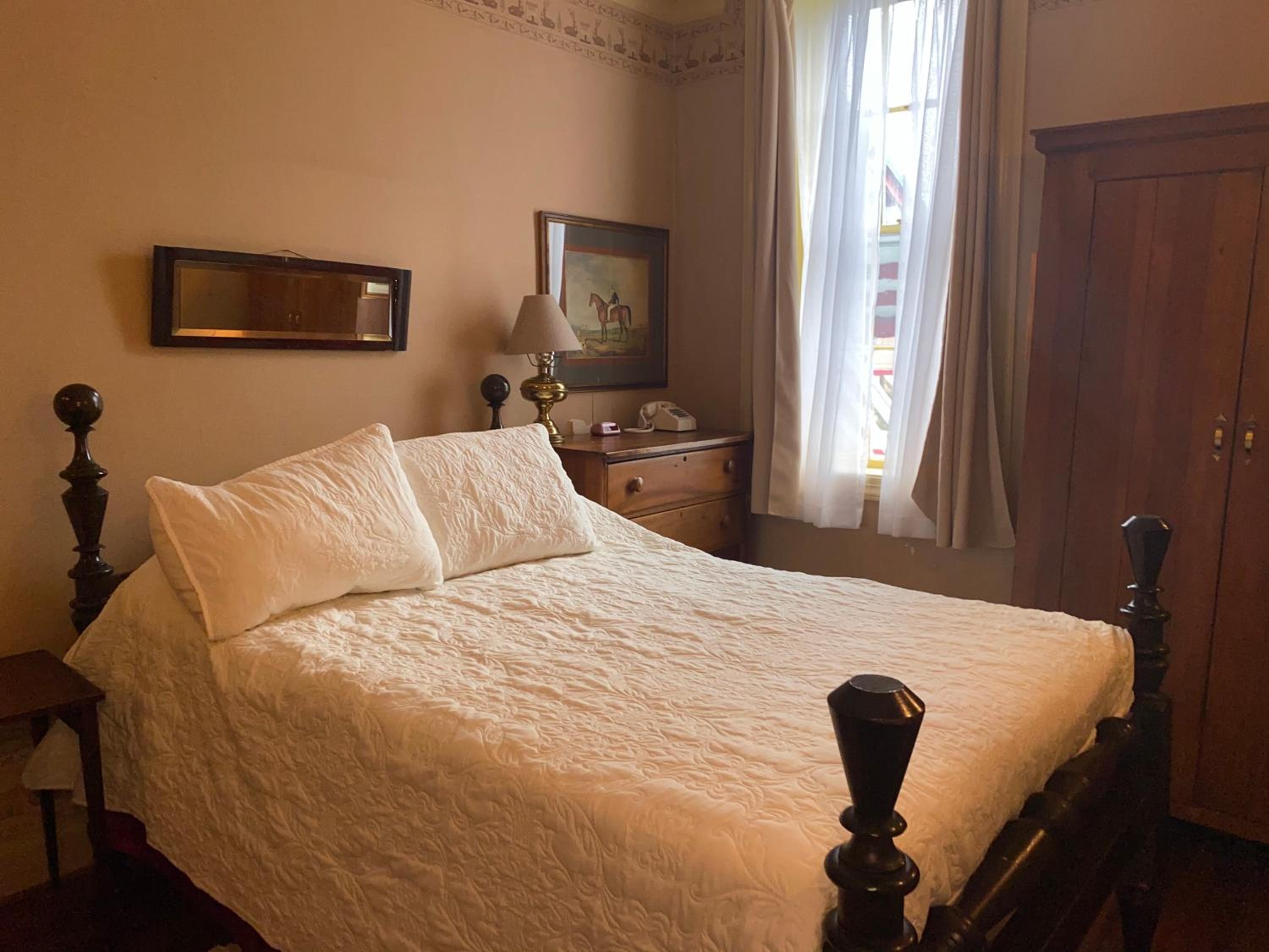 Leesburg Colonial Inn view 2