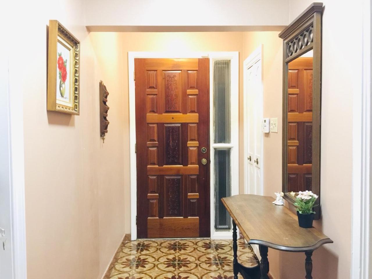 Cozy basement room-Private Bath - Near Subway line 1 - Toronto