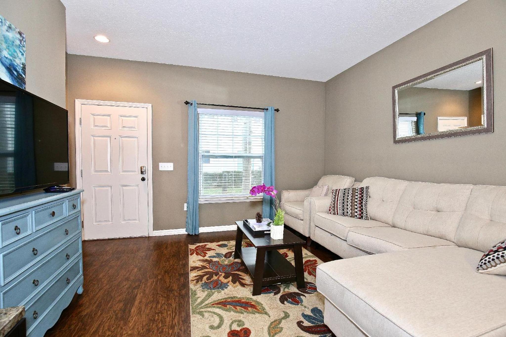 Great townhouse in great luxurious community, poolgym Close to Disney! view 3