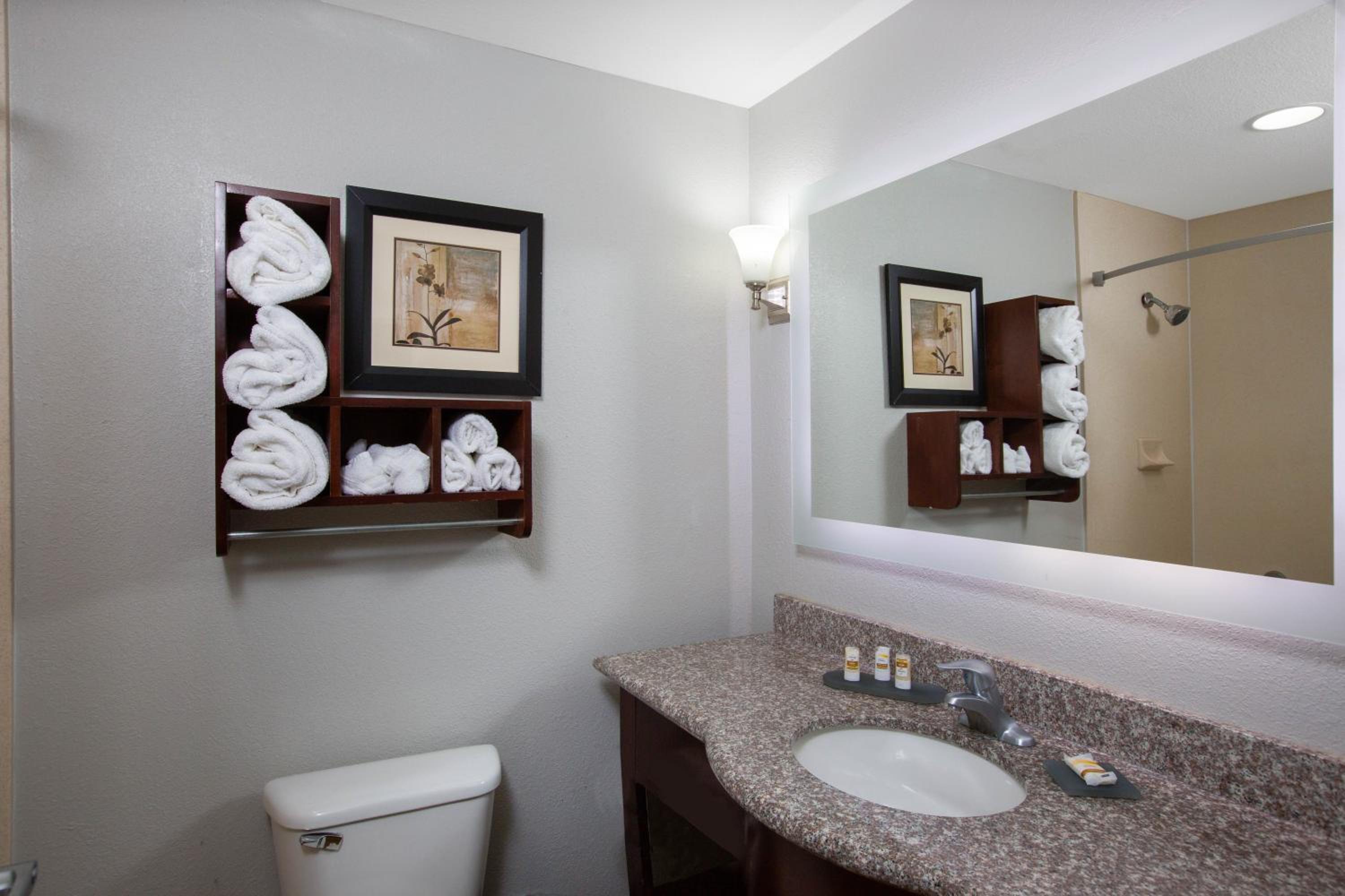 Tupelo Vacations - La Quinta by Wyndham Tupelo - Property Image 56