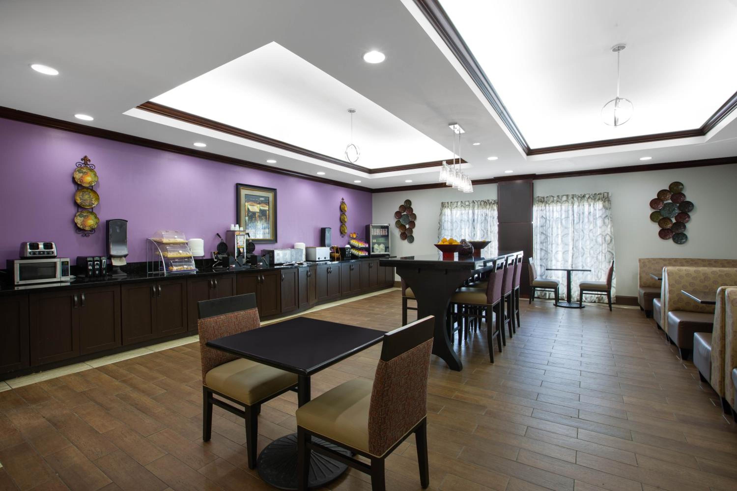 Tupelo Vacations - La Quinta by Wyndham Tupelo - Property Image 27