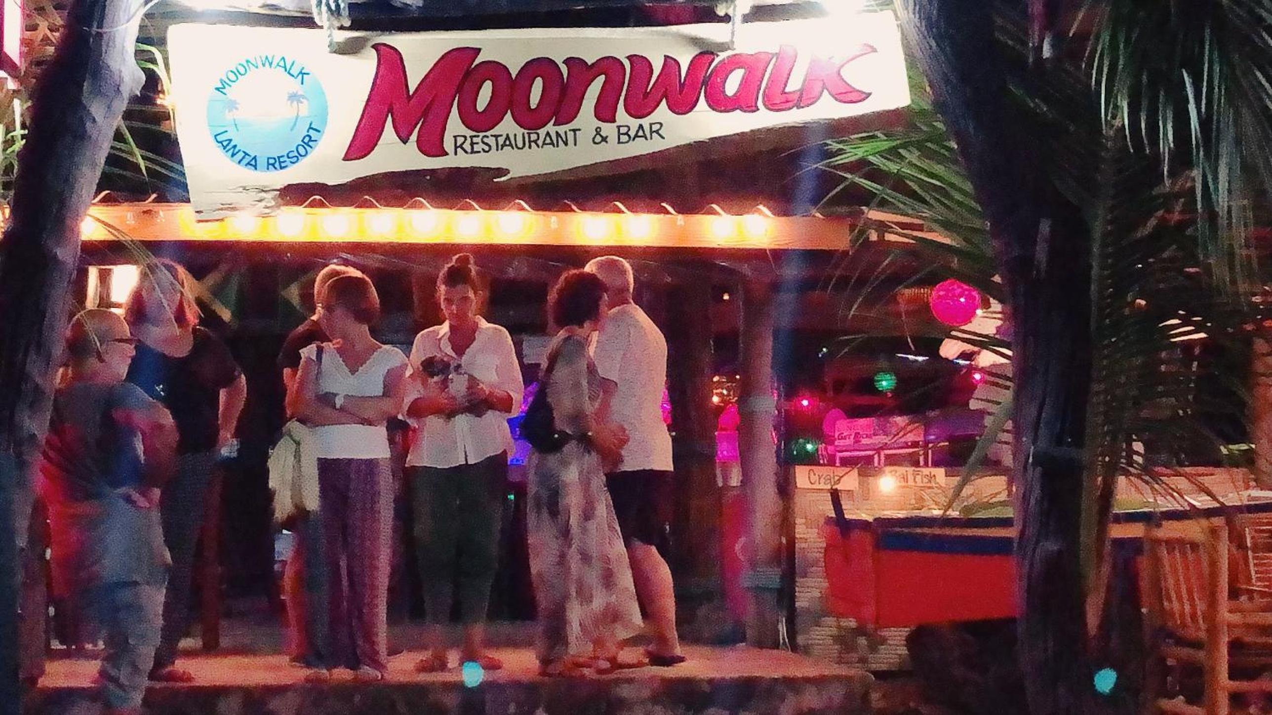 Moonwalk Lanta Resort