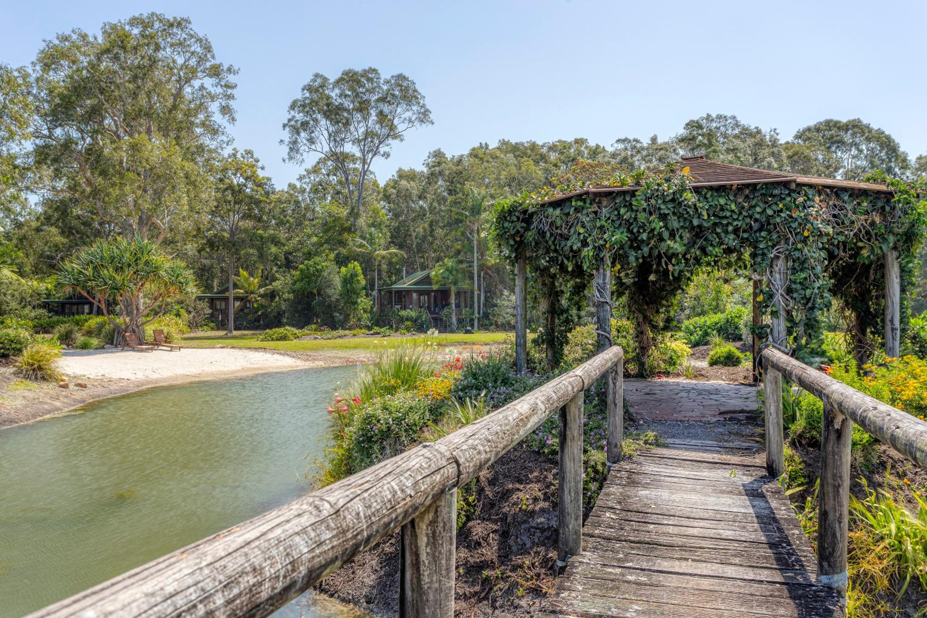 Lake Weyba Cottages Noosa view 5