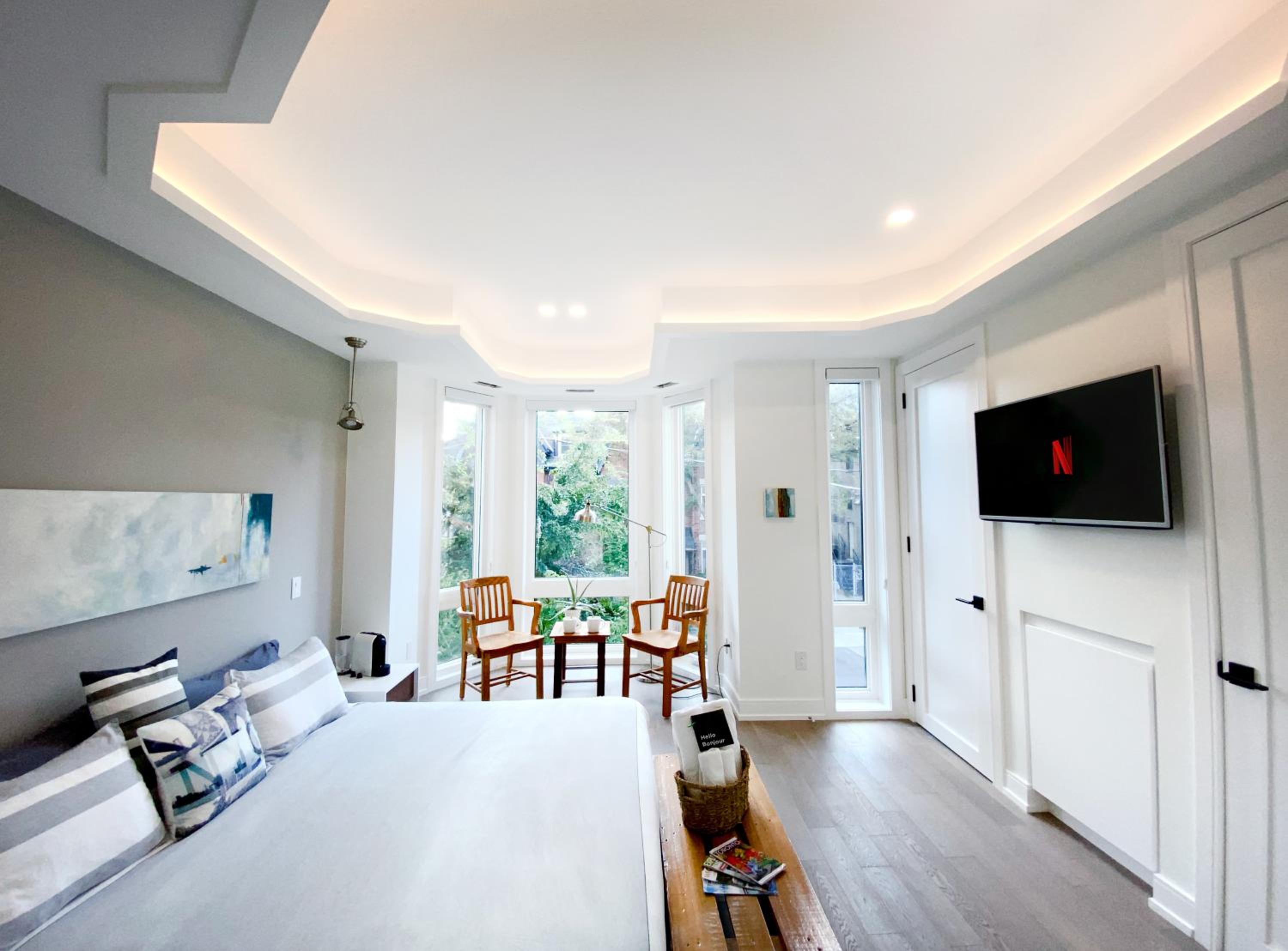 Hotel Elegant Downtown Home - Image 1