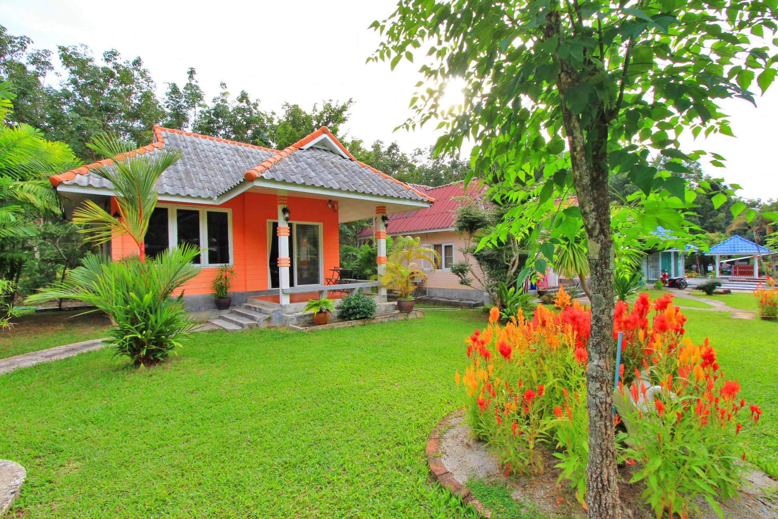 Maikhao Home Garden Bungalow