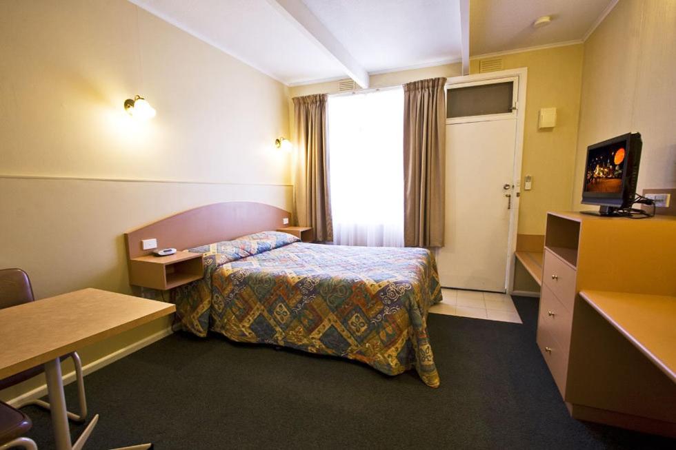Parkville Motel