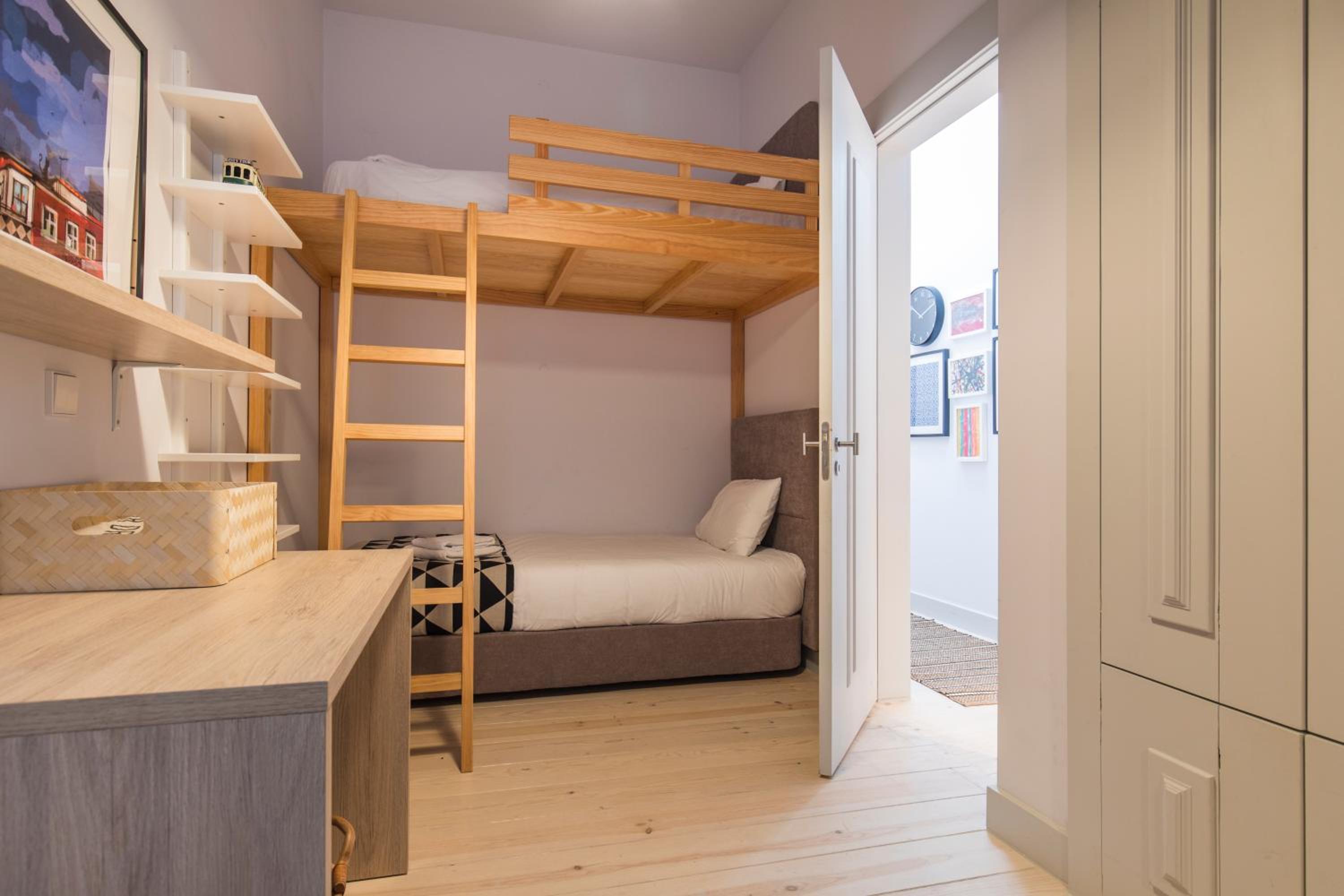 LovelyStay - 3 Bedroom Downtown Wonderwall view 5