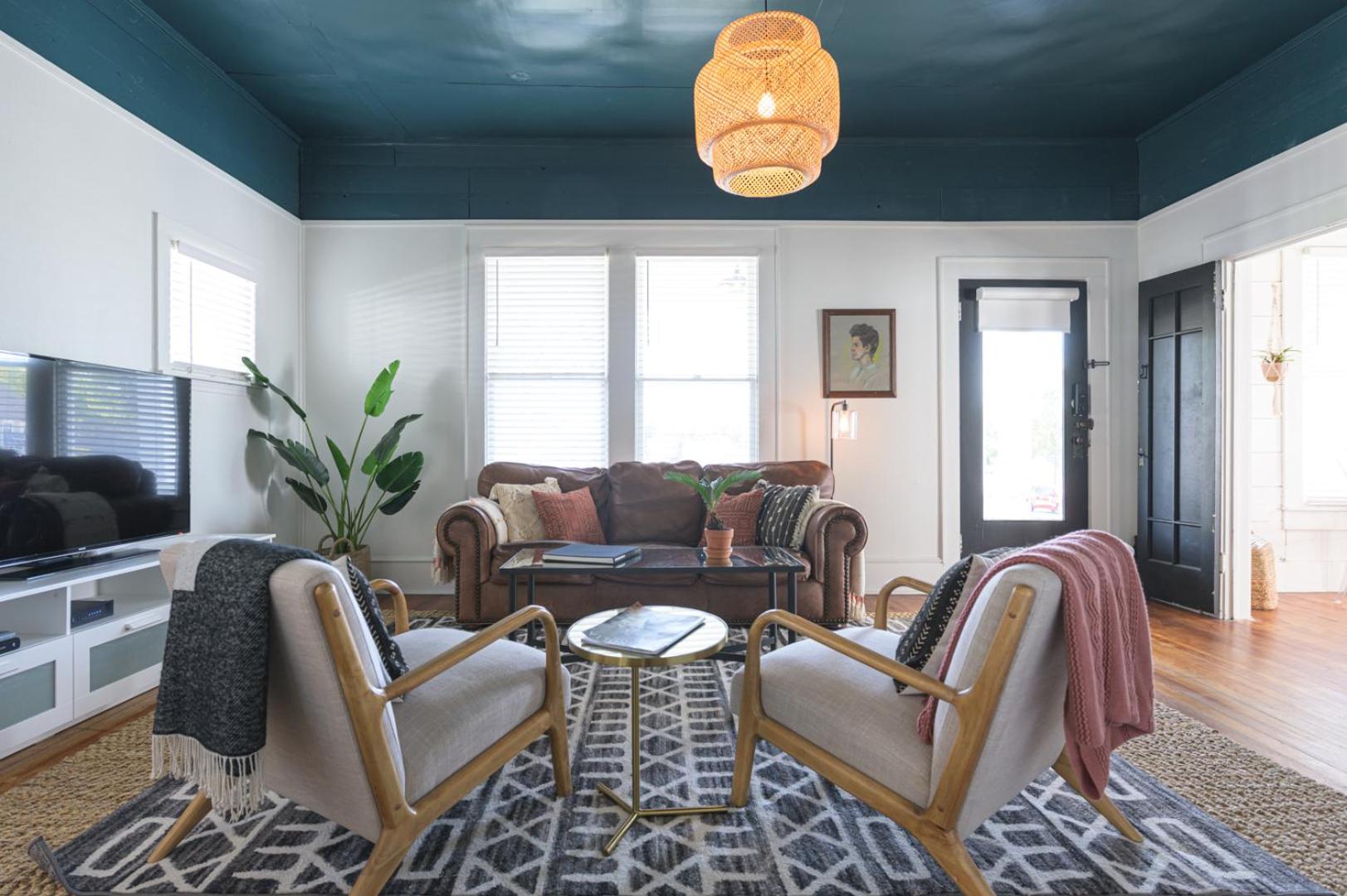 Restored 1930s Uptown Bungalow 2 min. to Magnolia view 4