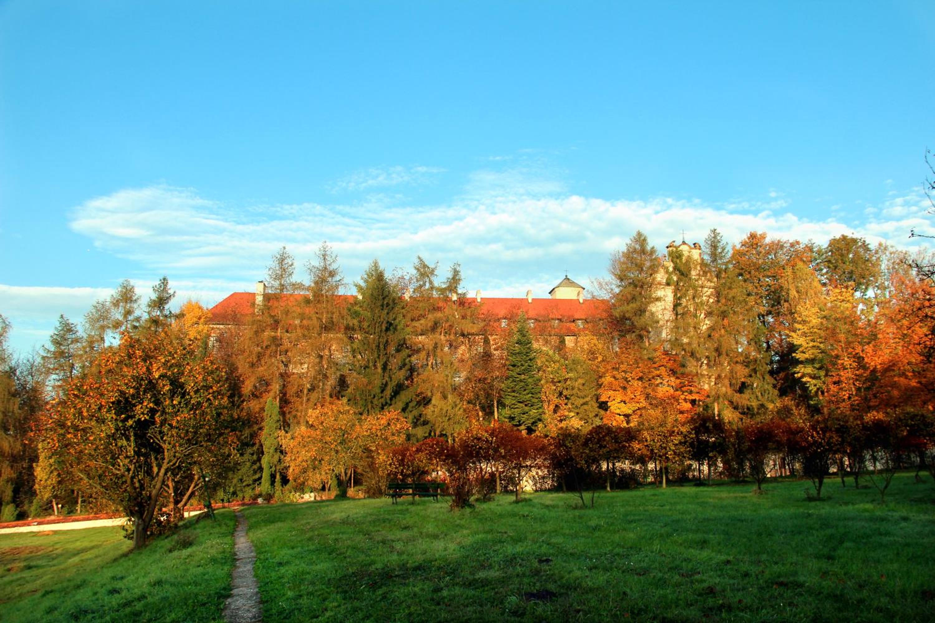 Dom Gości Opactwa Benedyktynów