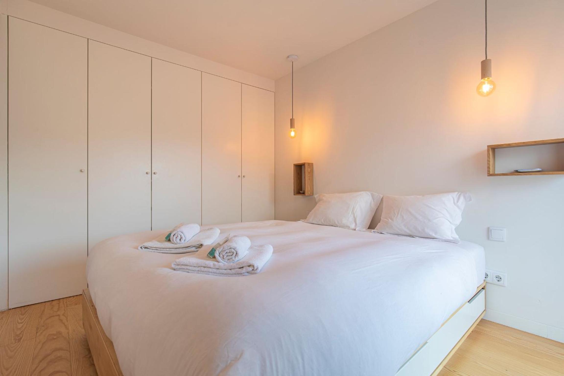 LovelyStay - Lisbon Home With Castle View view 3