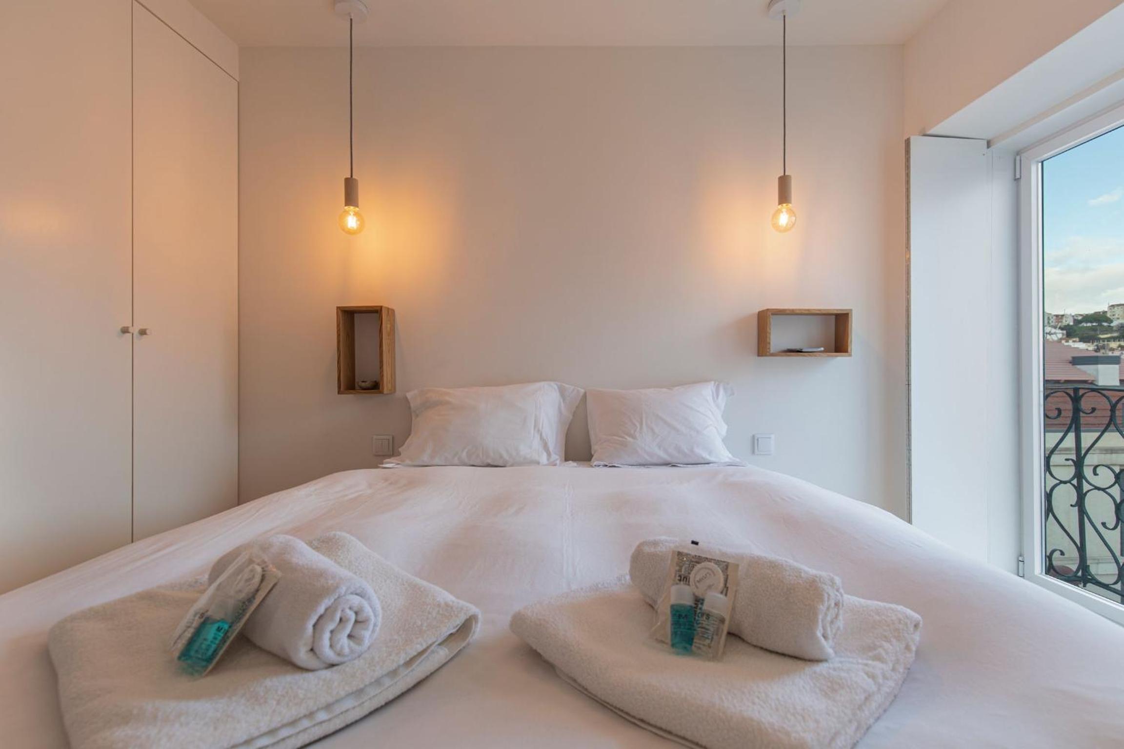 LovelyStay - Lisbon Home With Castle View view 4