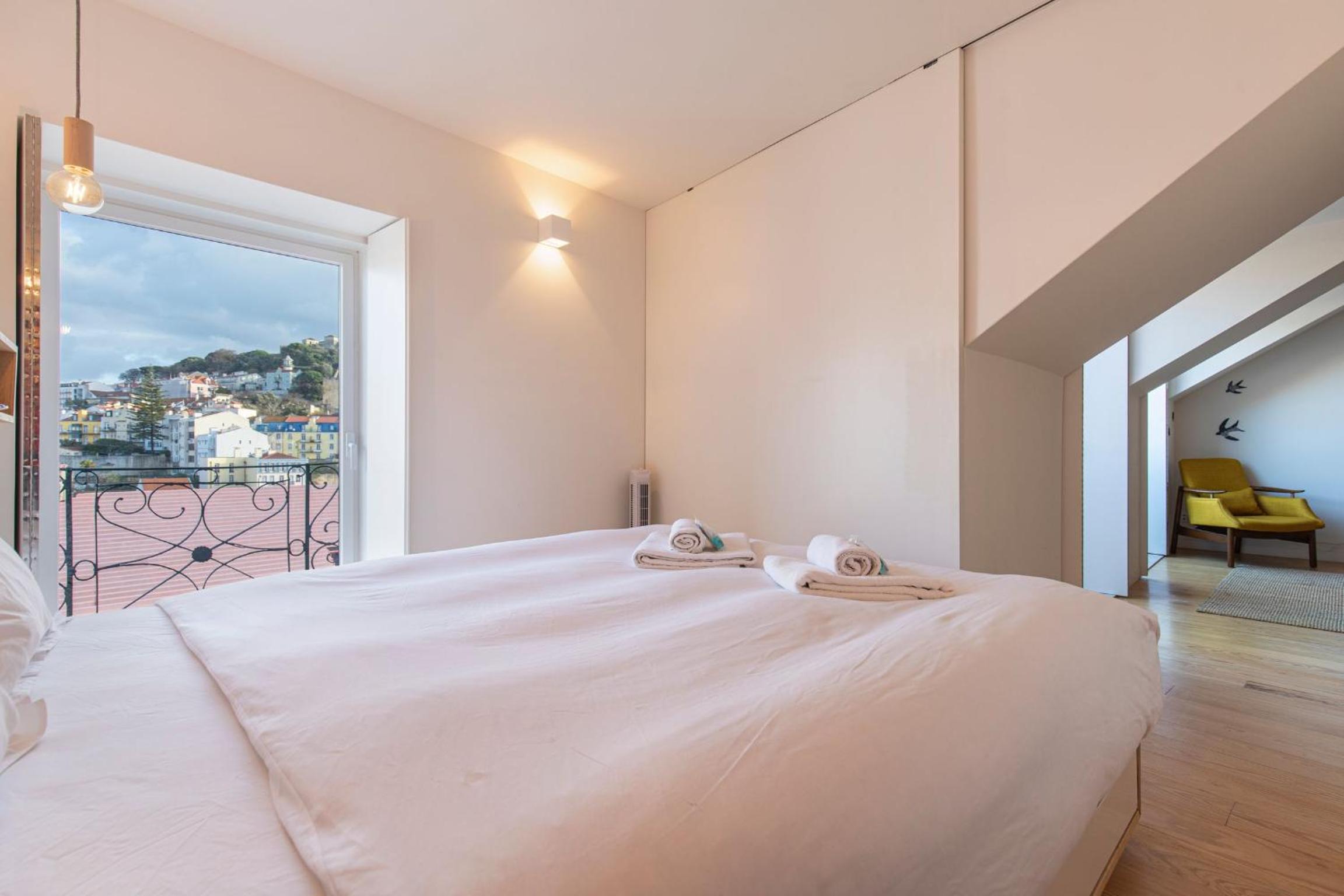 LovelyStay - Lisbon Home With Castle View view 5
