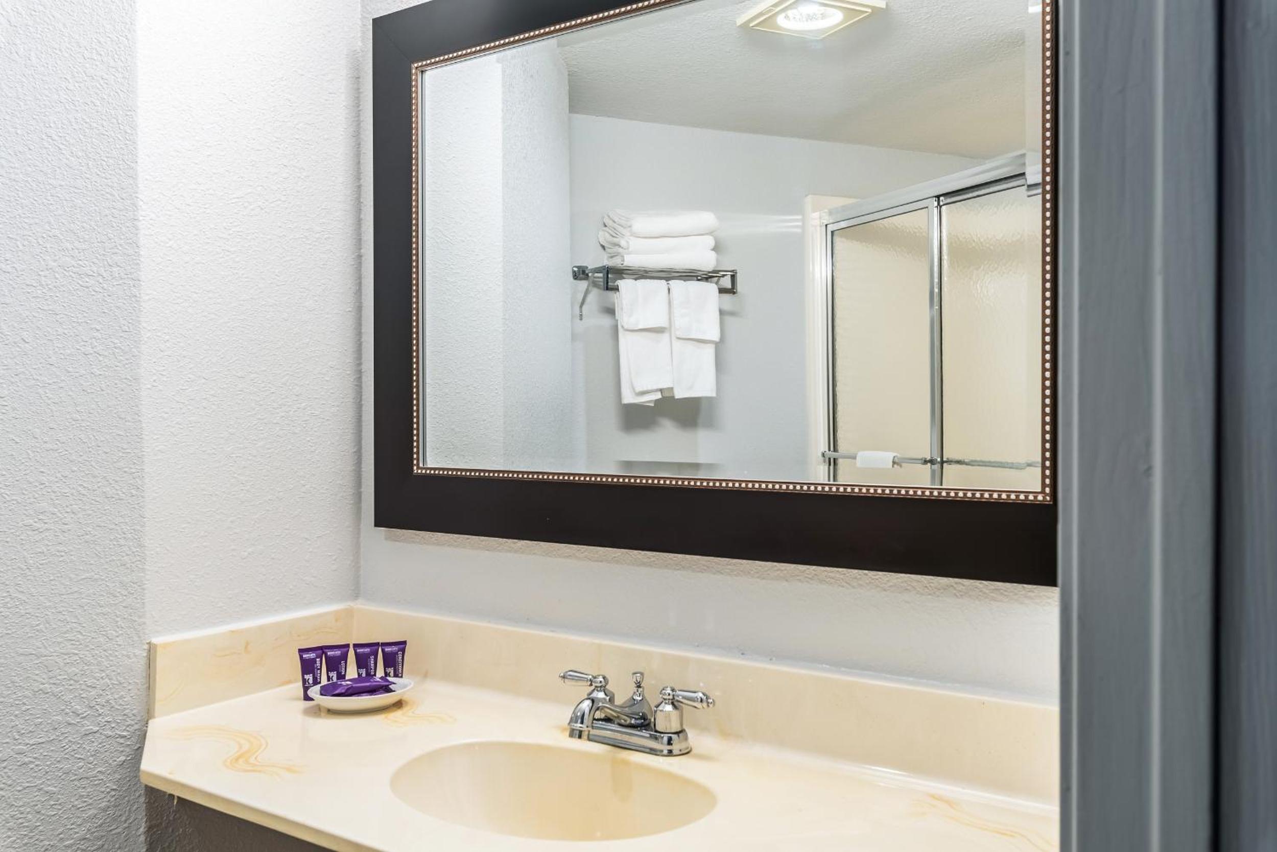 Searcy Vacations - Knights Inn Searcy - Property Image 3