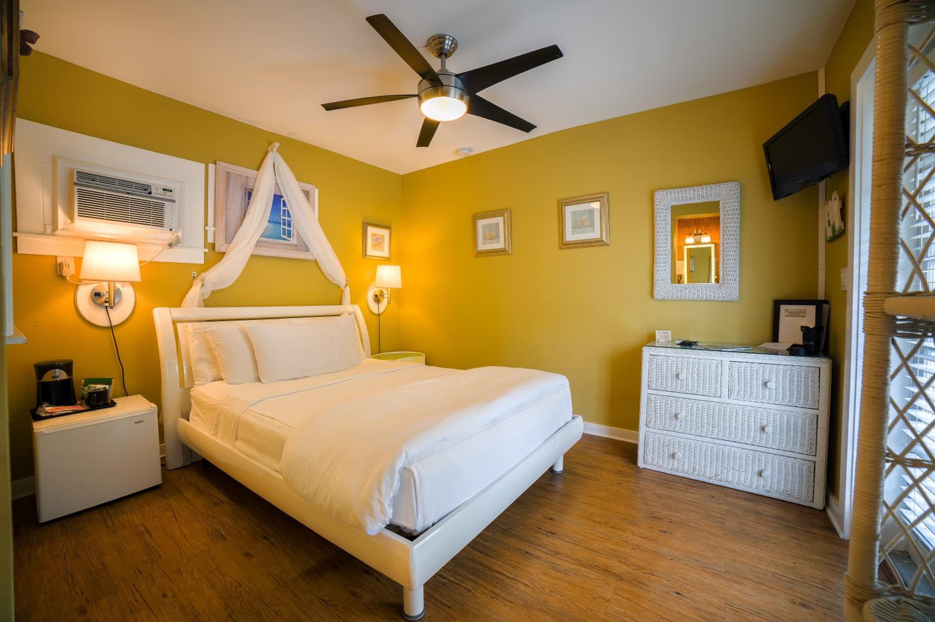 Seascape Tropical Inn