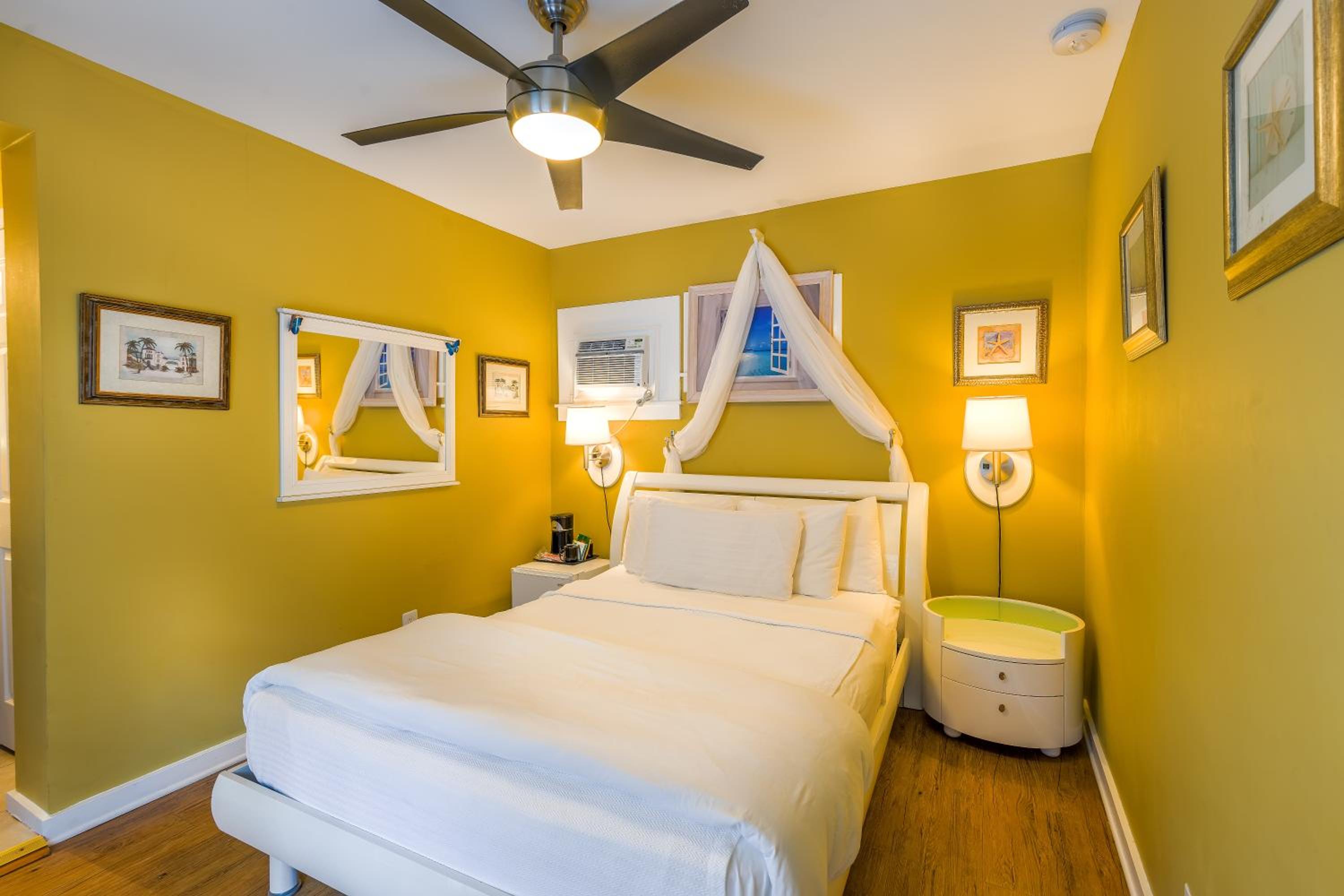 Seascape Tropical Inn