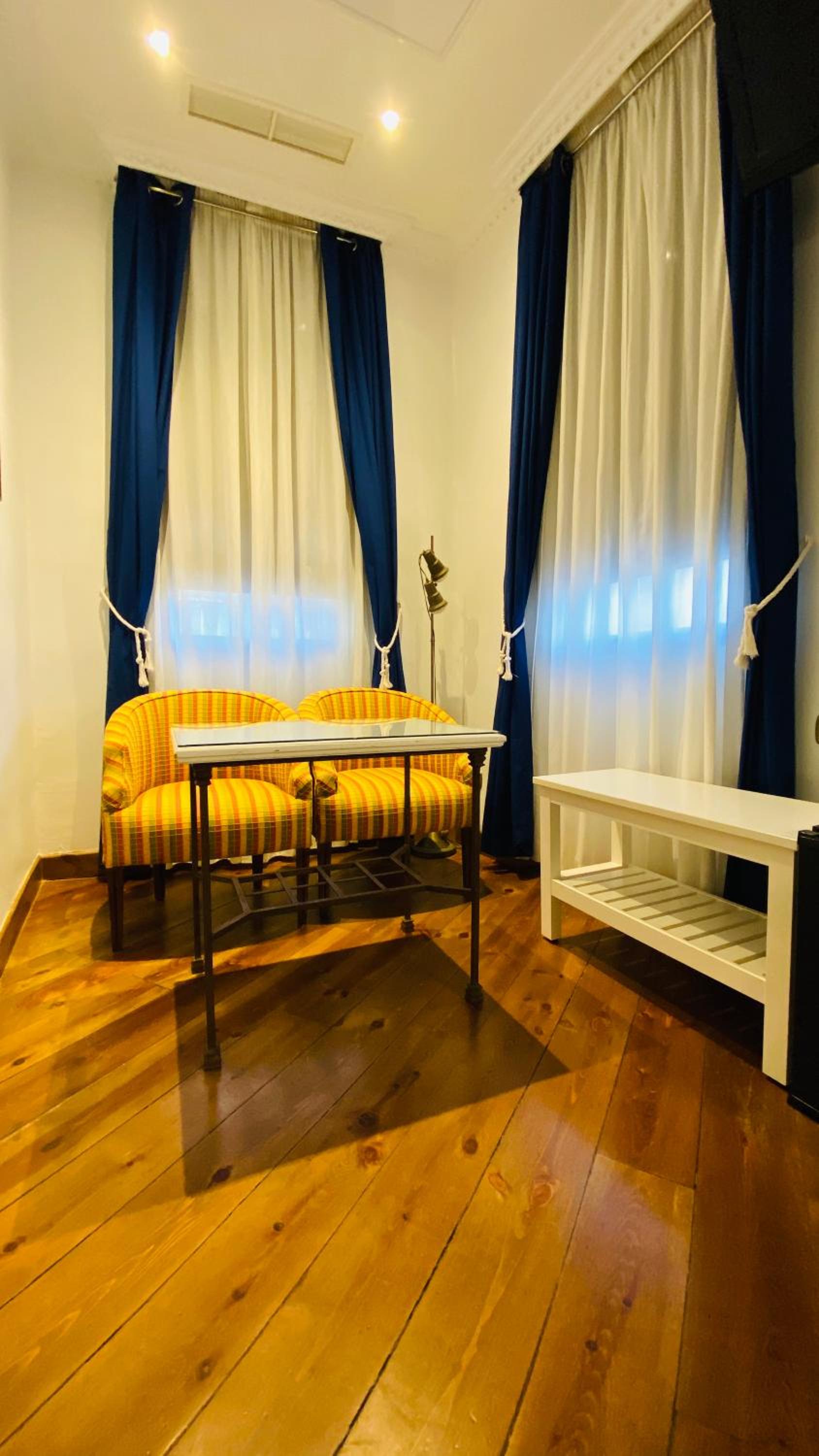 Hostal Paris