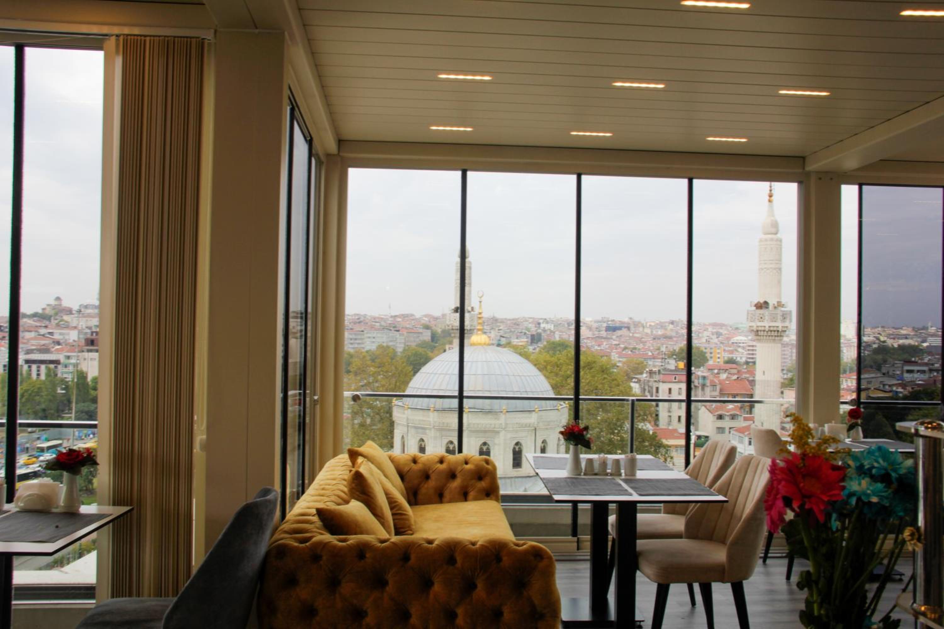 Corner Hotel Laleli - Image 11