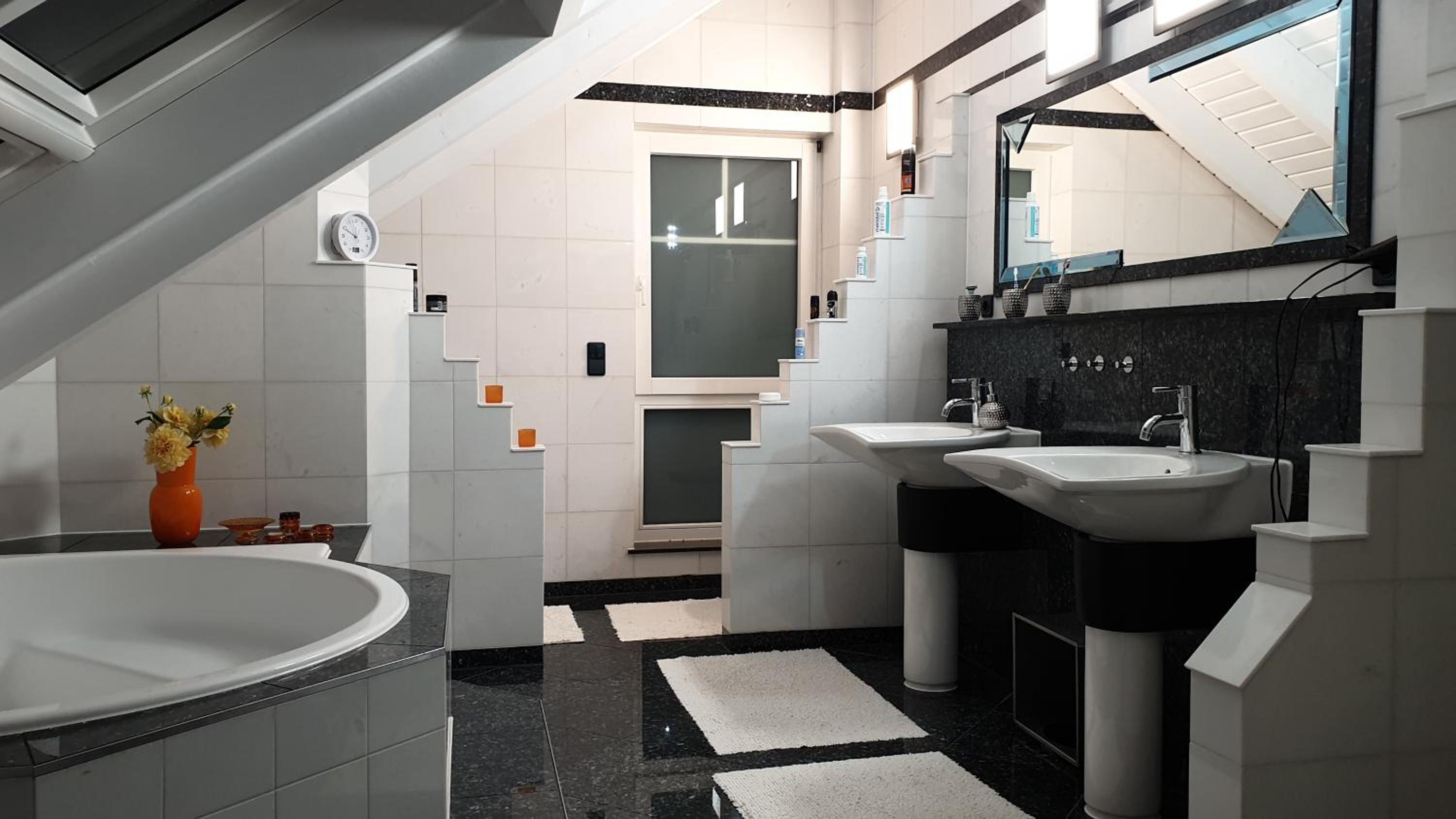 Moderne großzügige Villa 246 qm 8,5 Zimmer, offener Kamin bis zu 13 Schlafplätze