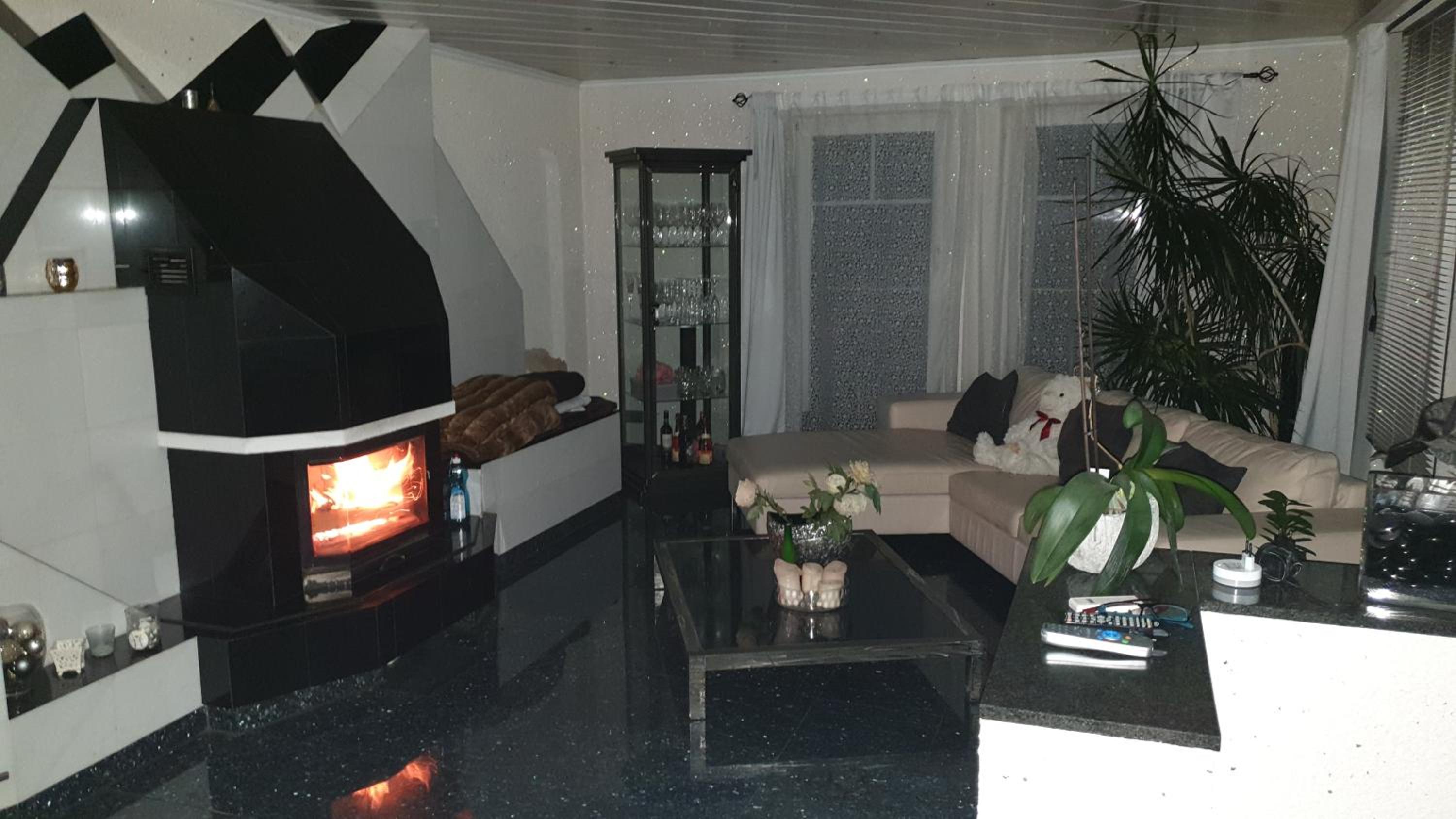 Moderne großzügige Villa 246 qm 8,5 Zimmer, offener Kamin bis zu 13 Schlafplätze