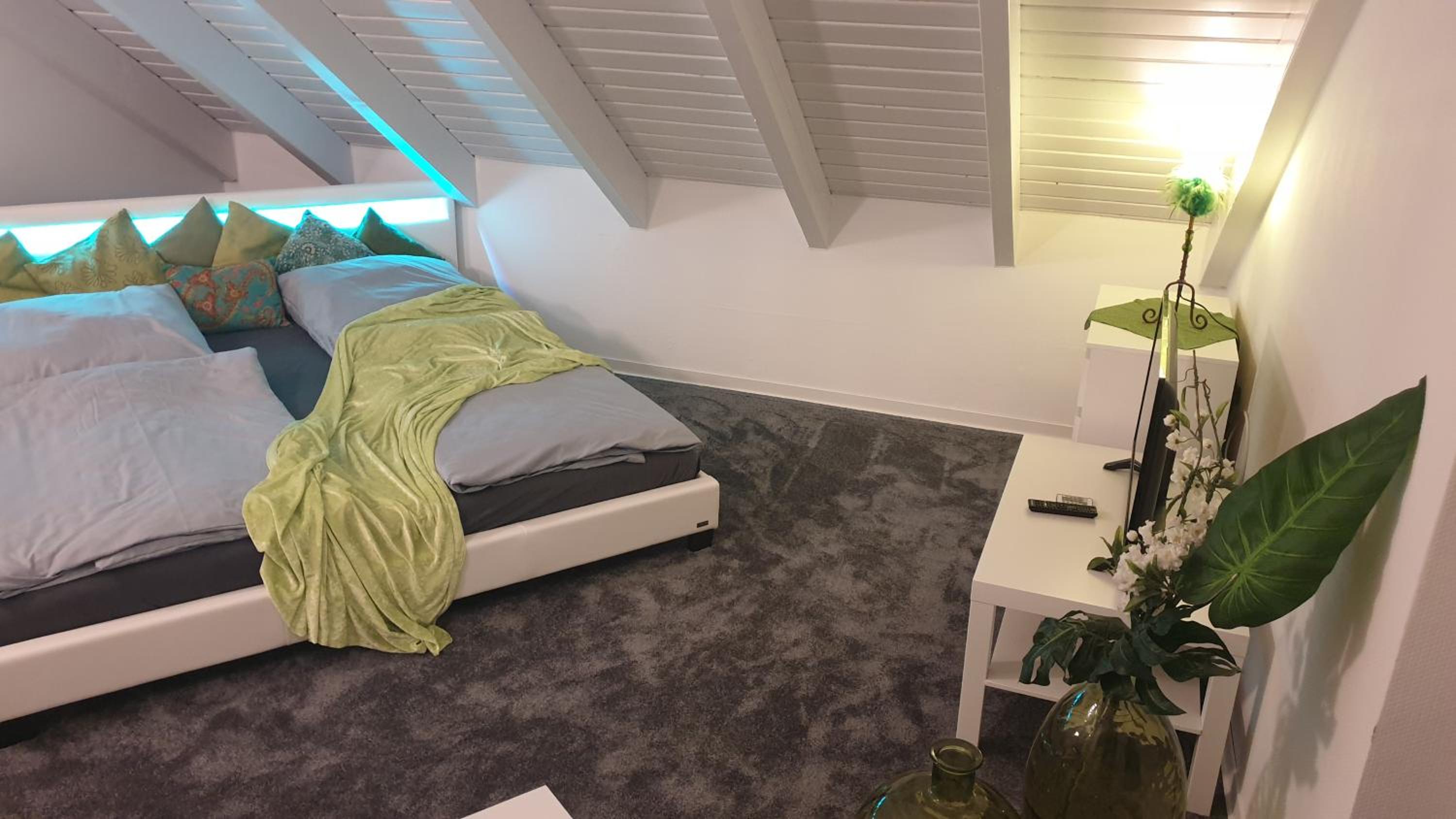 Moderne großzügige Villa 246 qm 8,5 Zimmer, offener Kamin bis zu 13 Schlafplätze