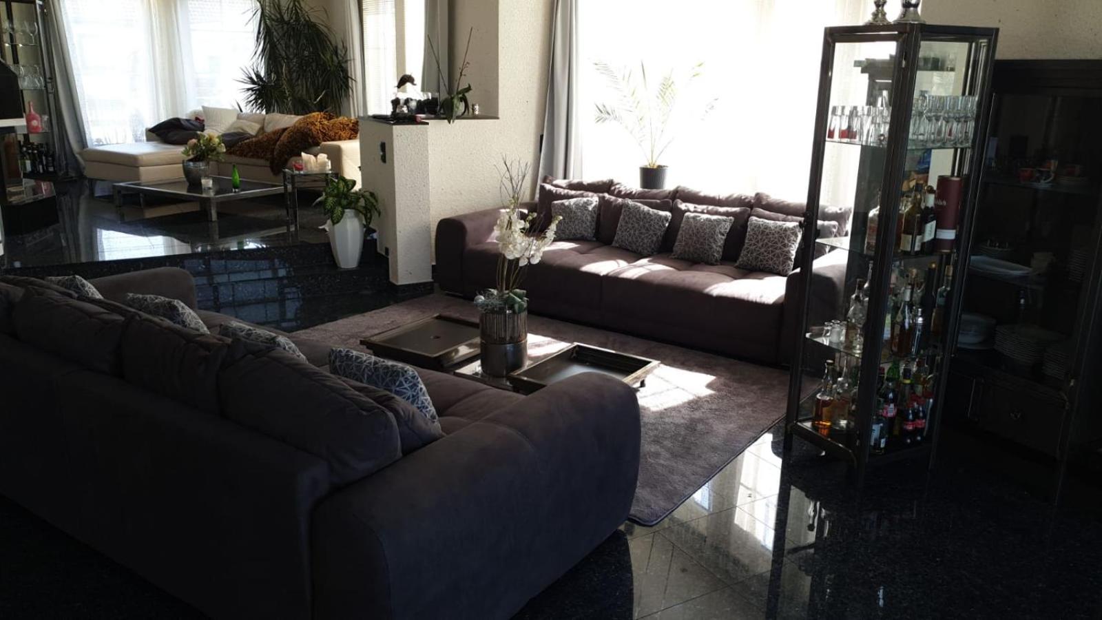 Moderne großzügige Villa 246 qm 8,5 Zimmer, offener Kamin bis zu 13 Schlafplätze