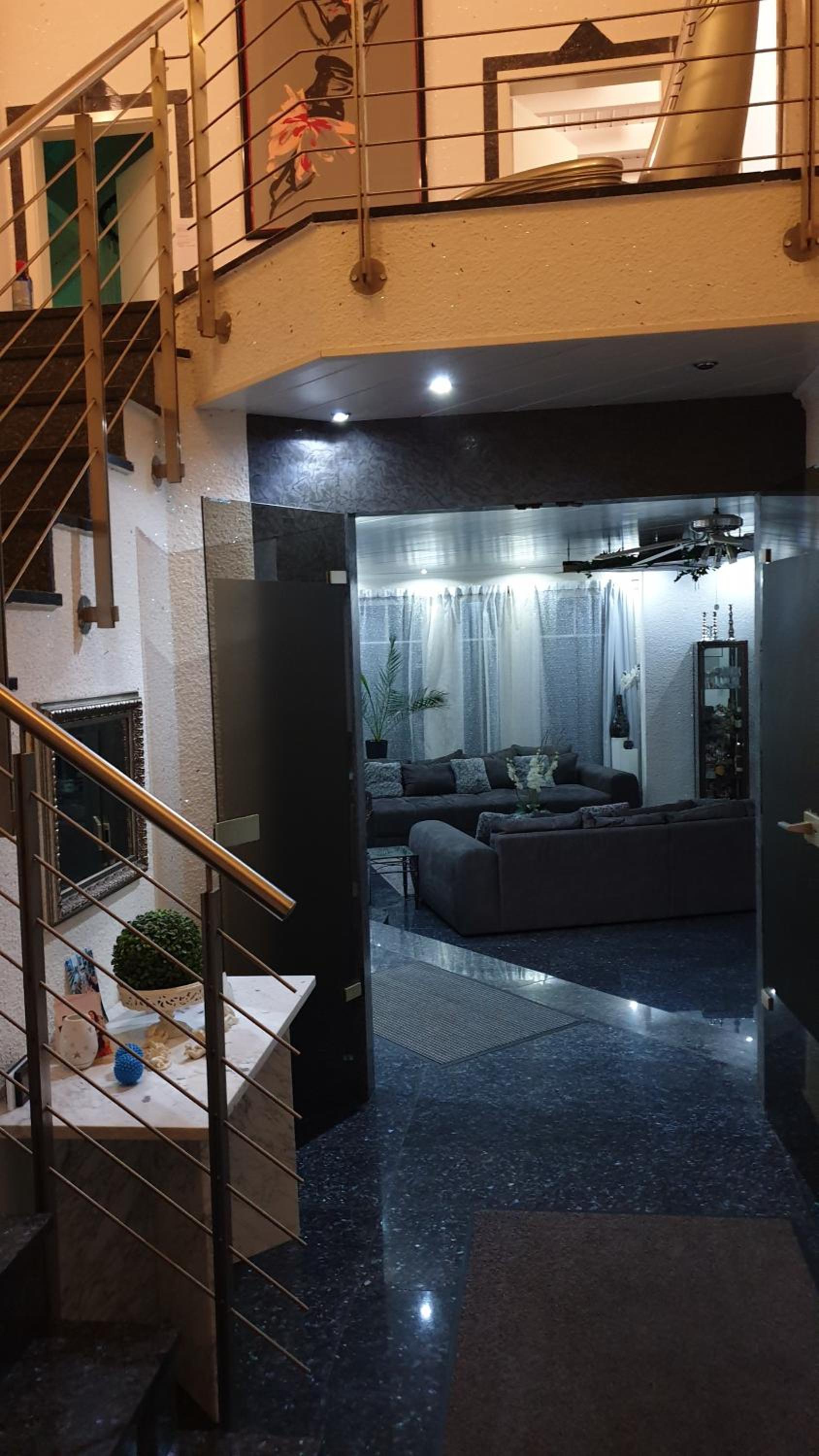 Moderne großzügige Villa 246 qm 8,5 Zimmer, offener Kamin bis zu 13 Schlafplätze