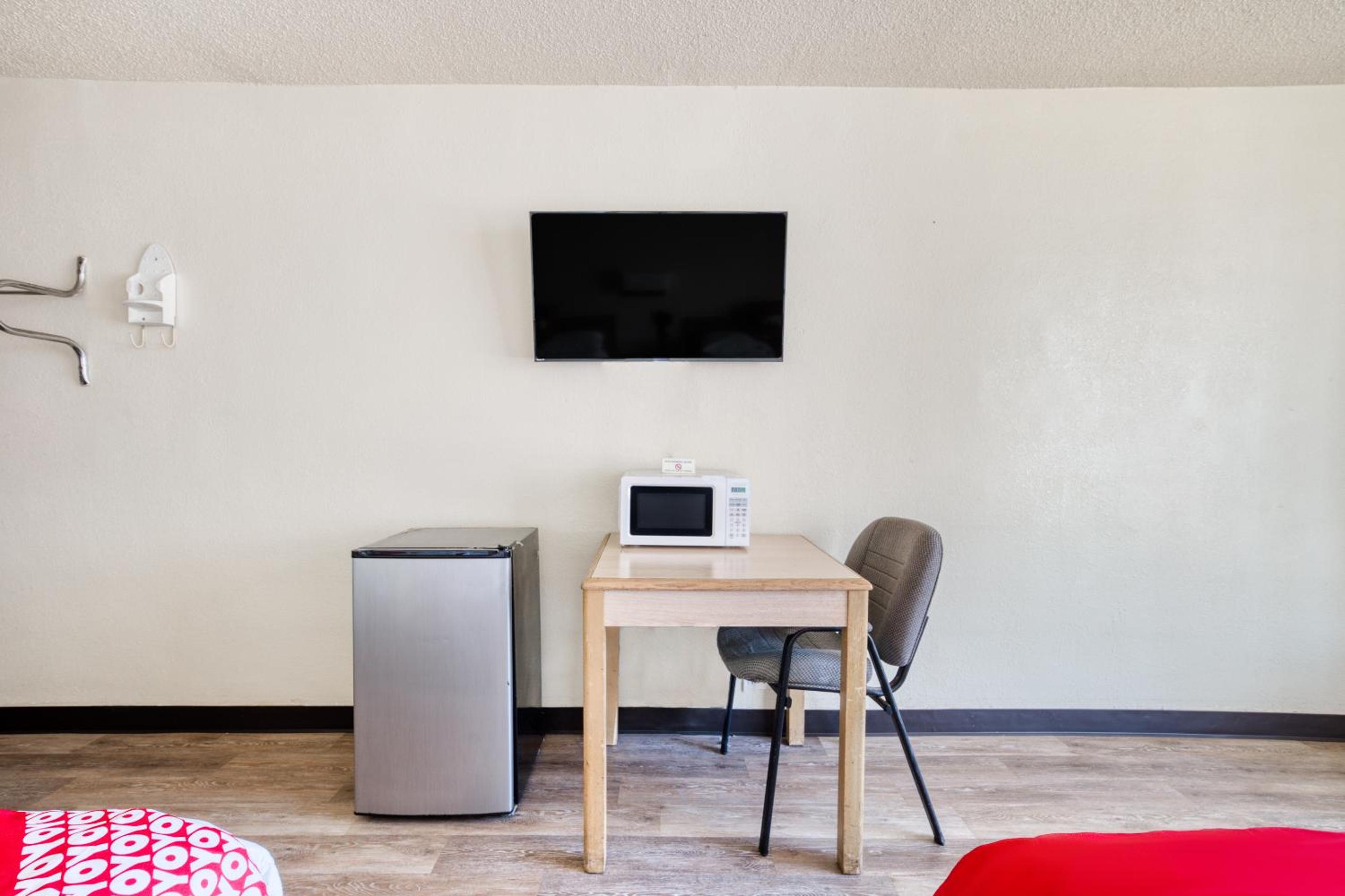 Waco Vacations - OYO Hotel Waco University Area I-35 - Property Image 42