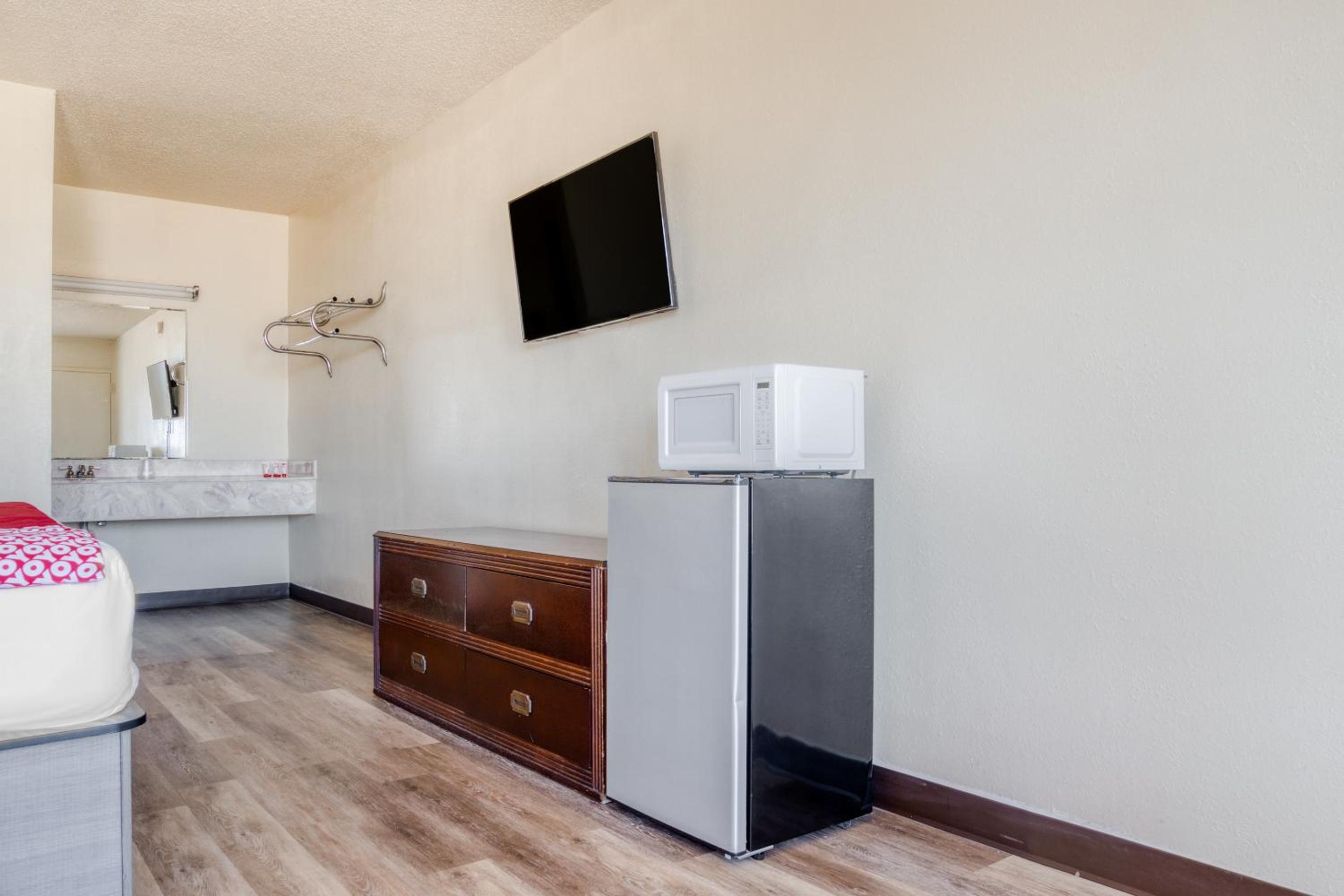 Waco Vacations - OYO Hotel Waco University Area I-35 - Property Image 45