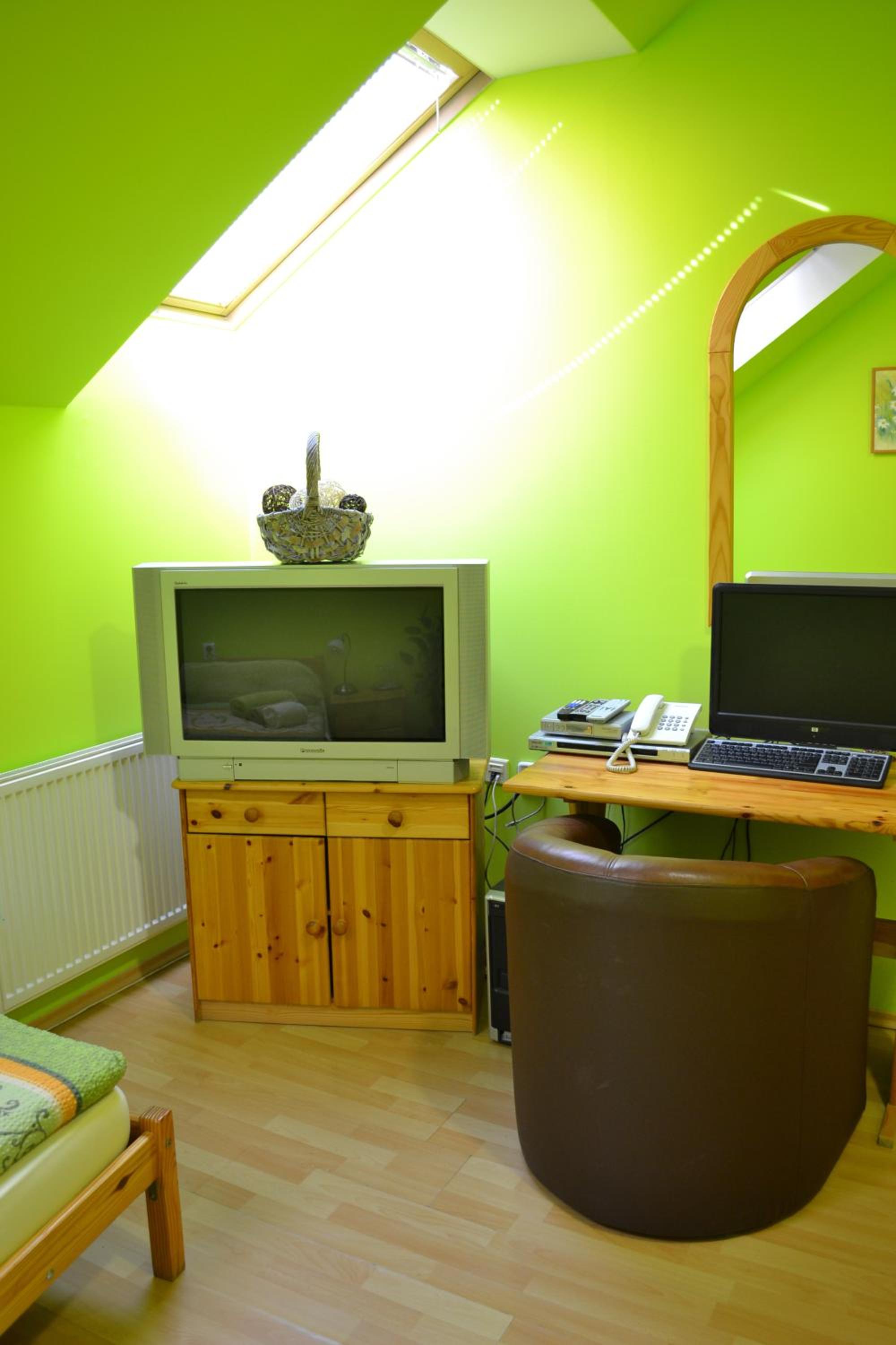 Photo 19