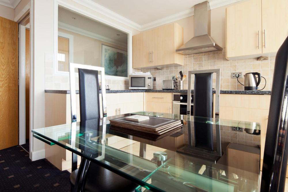 Queens Mansions: Ocean View Apartment view 2