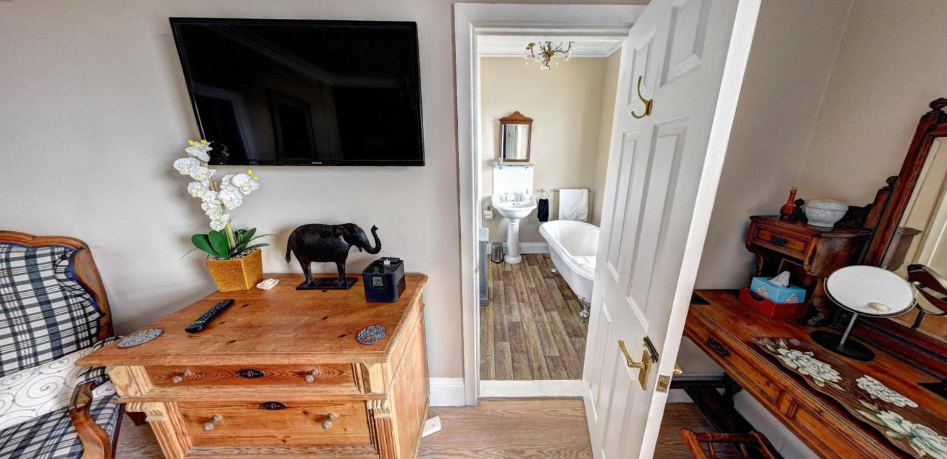 Ascot House Hotel