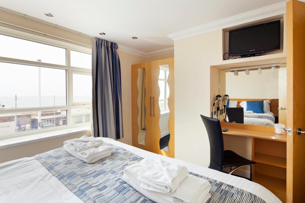 Queens Mansions Penny Stone Self Catering Luxury Apartment view 3