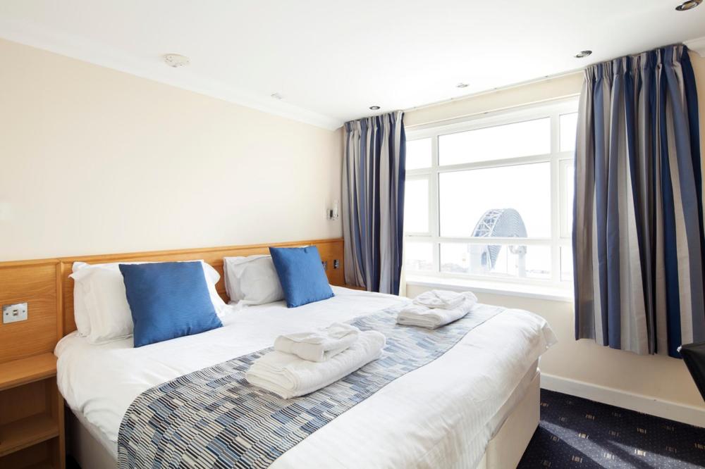 Queens Mansions Penny Stone Self Catering Luxury Apartment view 5