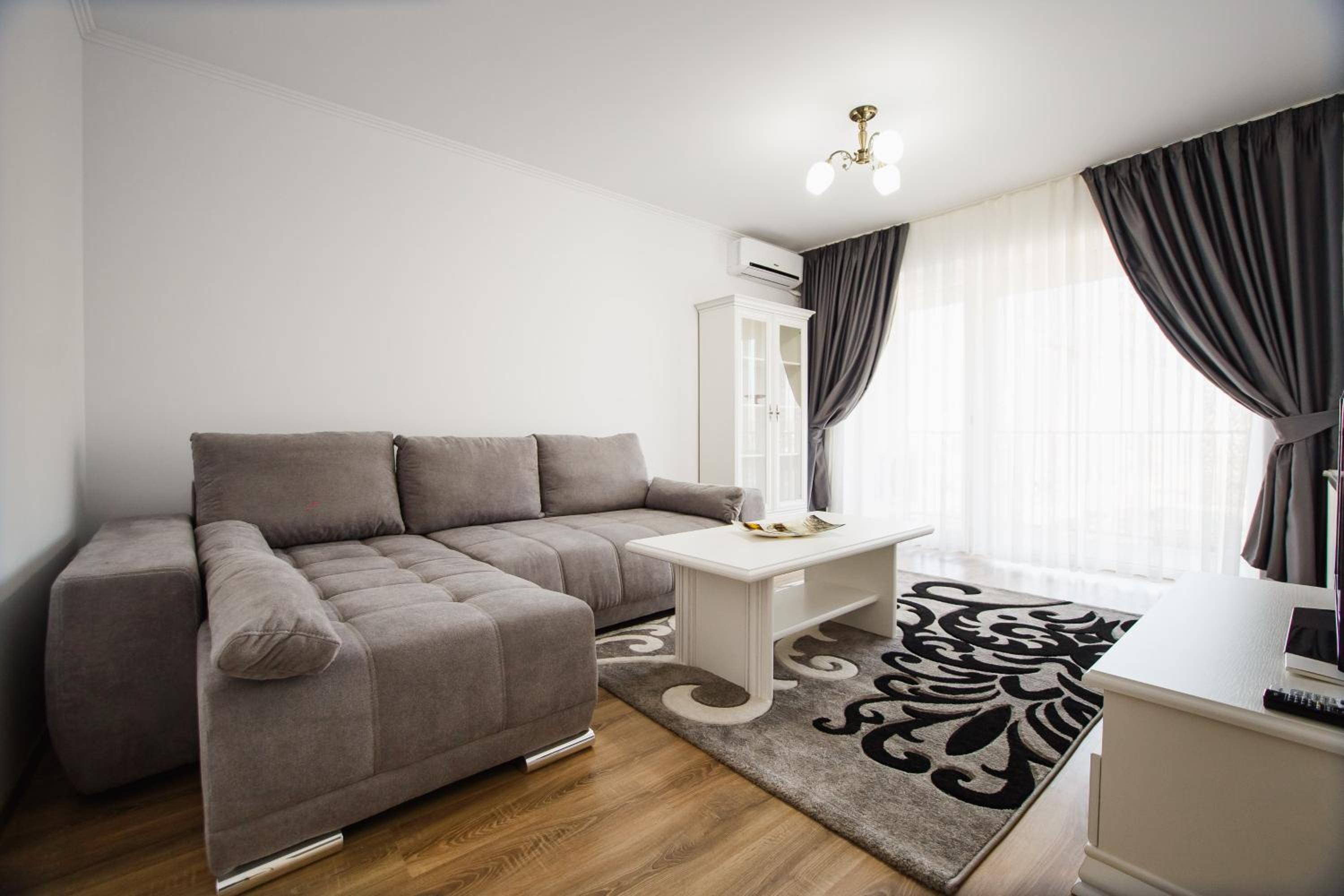 Bright & Elegant Central Apartment view 5