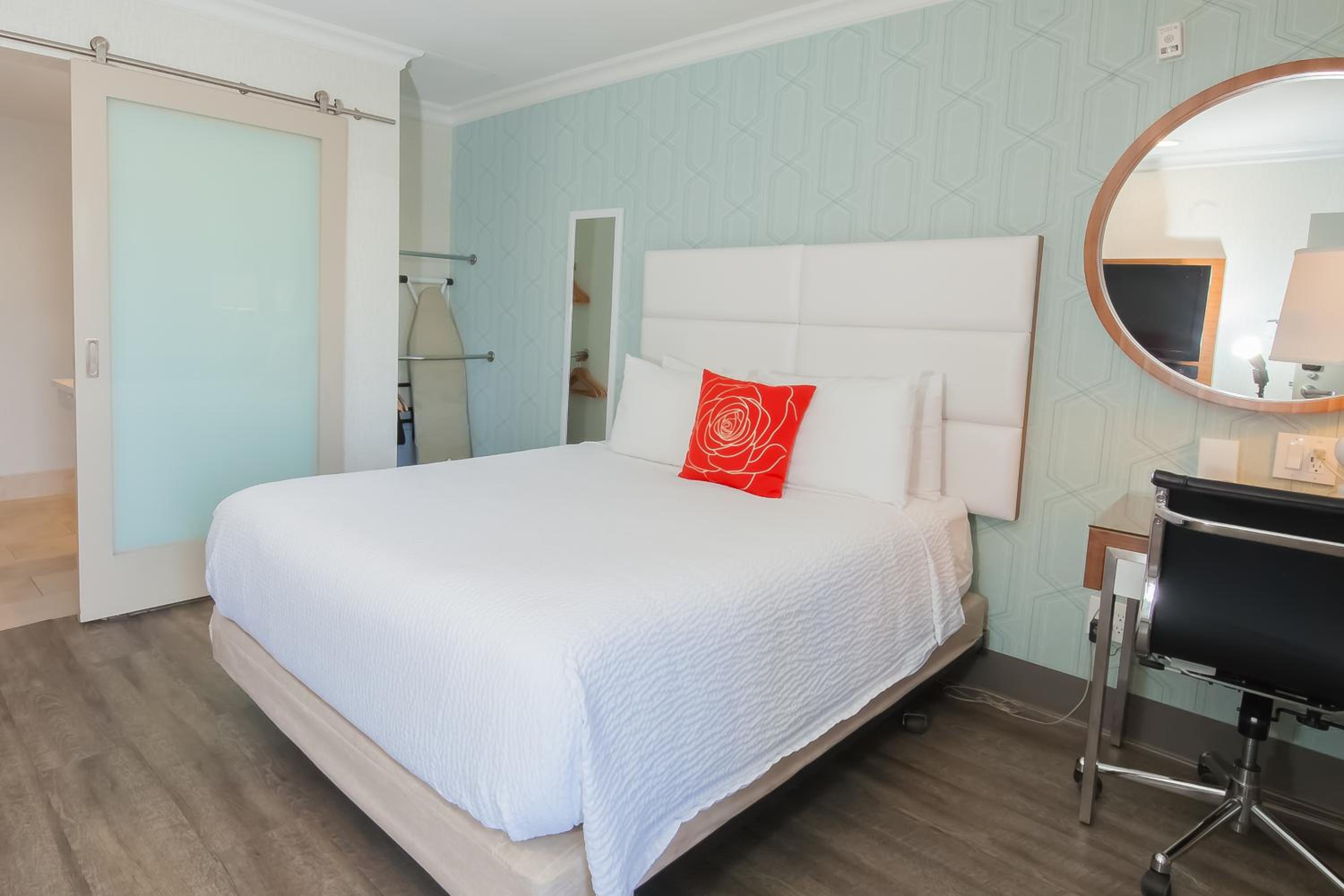 Pasadena Rose  Crown Hotel - Property Image 1