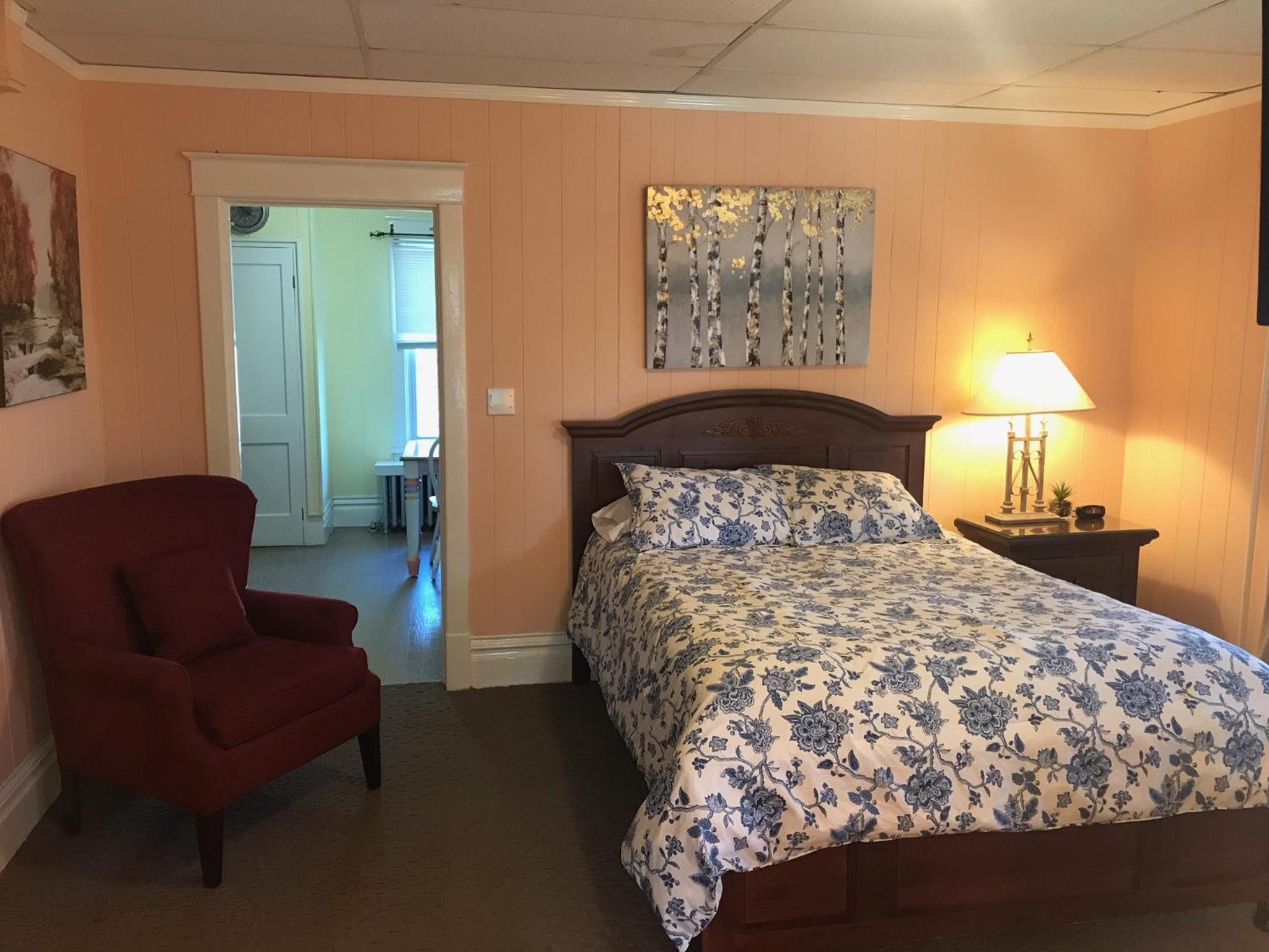 Simmons Motel and Suites