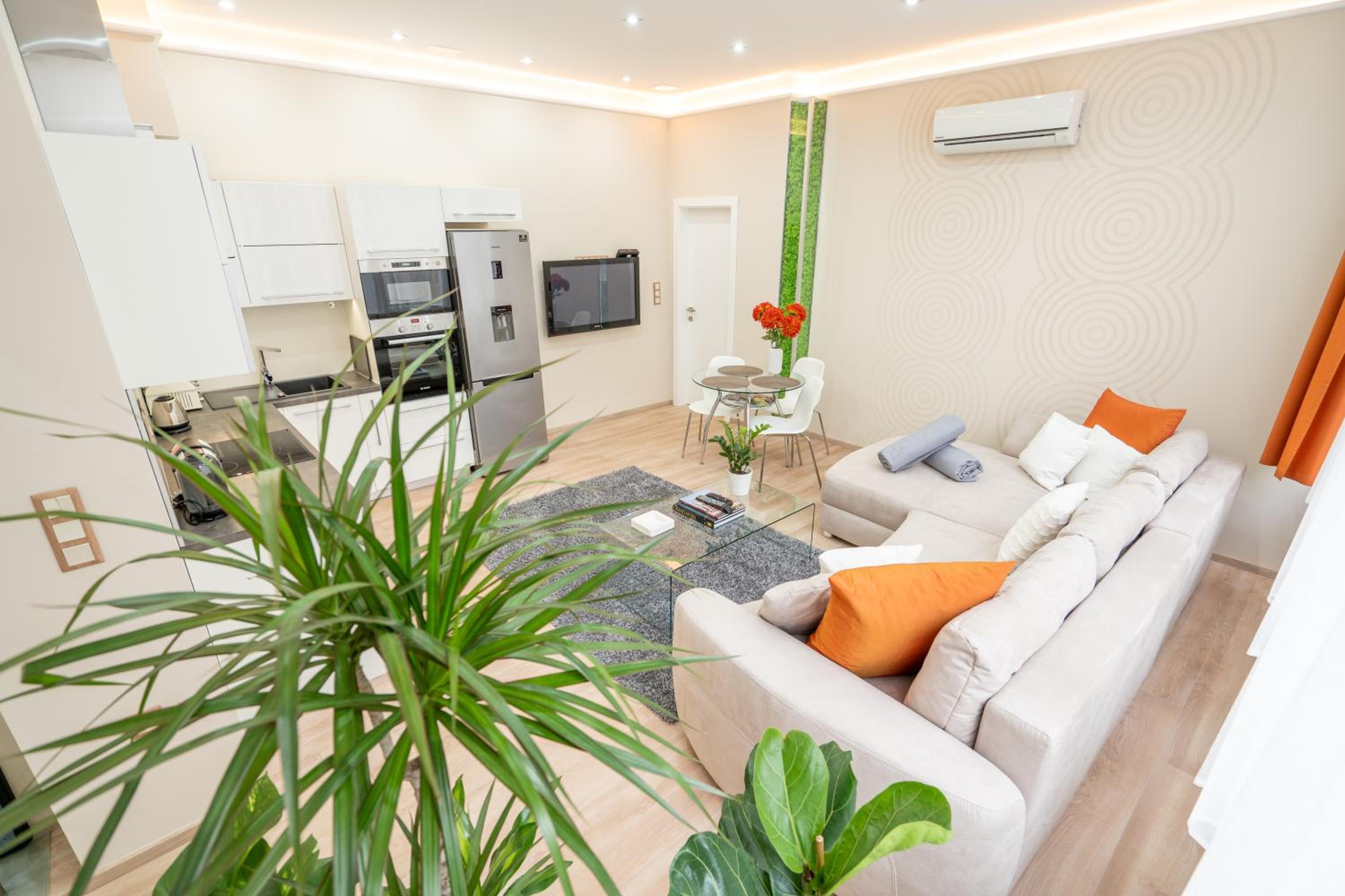 Modern, Quiet & Cozy Apartment in the middle of Downtown near Danube at Fashion street view 4