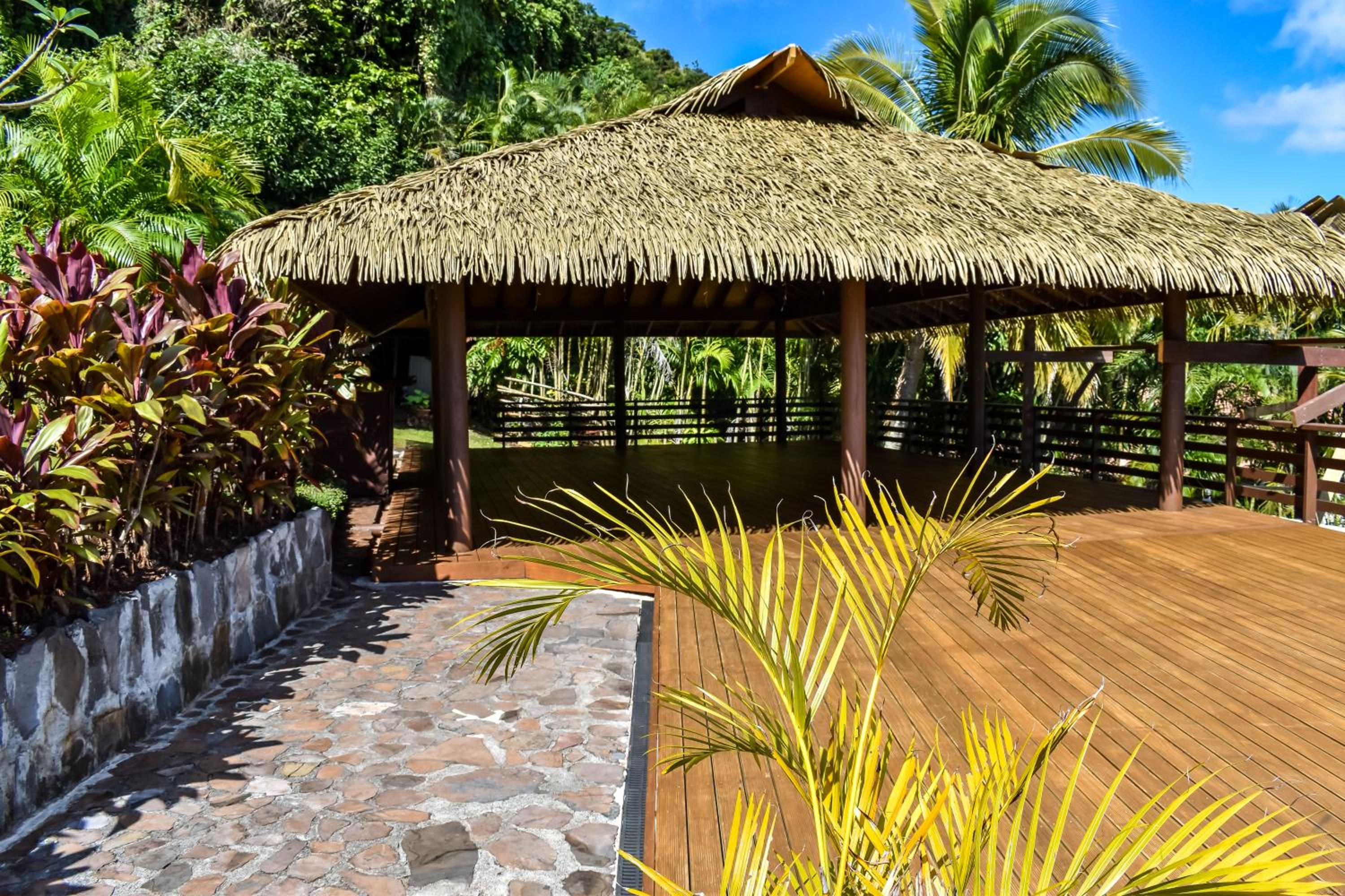 Iro Luxury Retreat