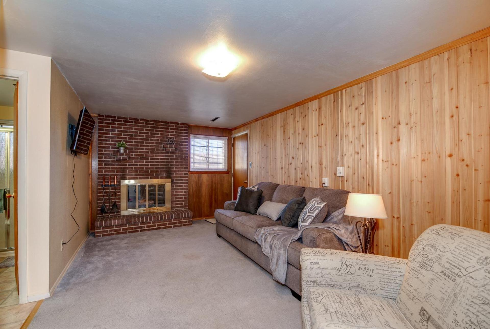 Pet Friendly Sleeps 12 near Garden of the Gods AF view 2