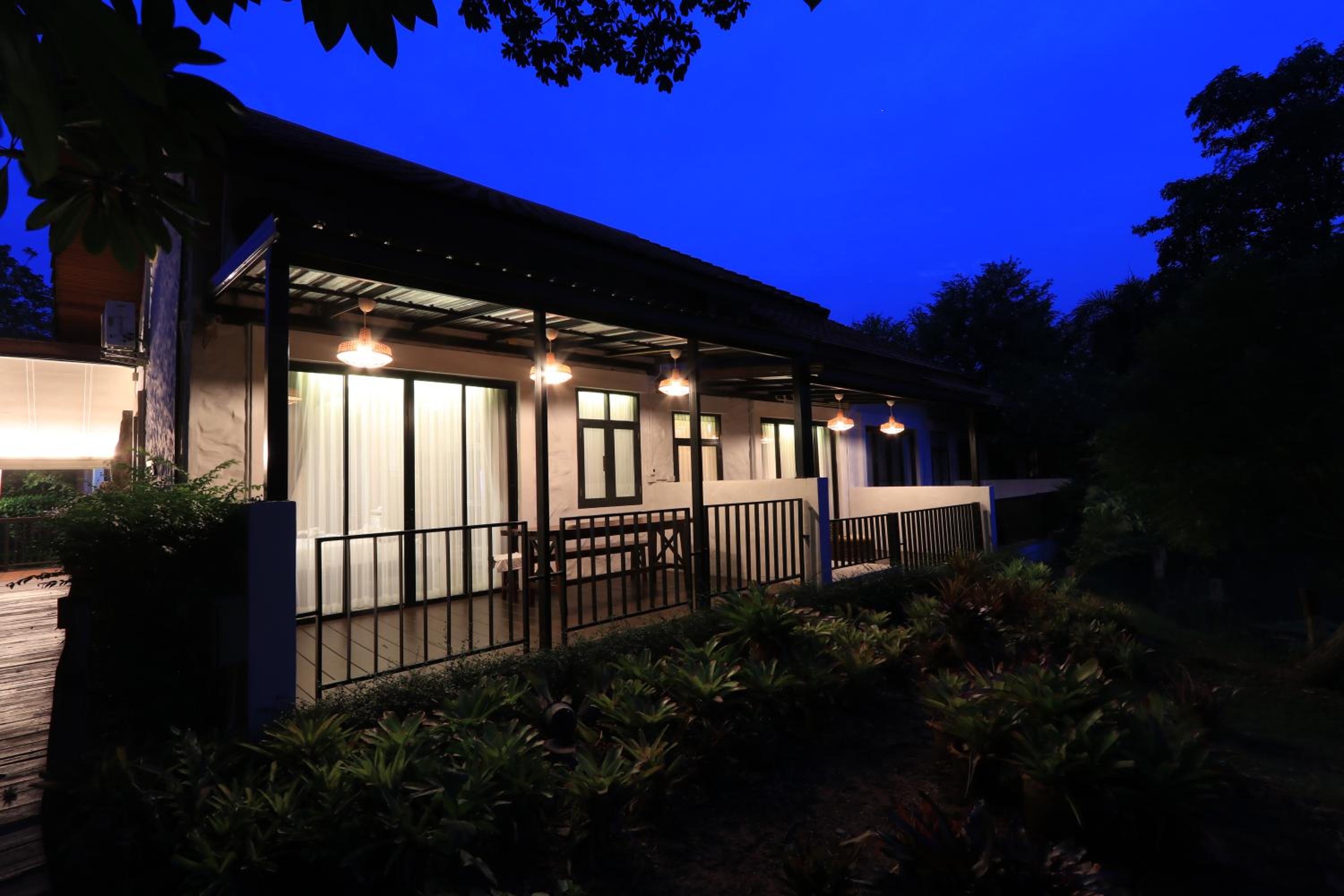 Tharaburi Resort